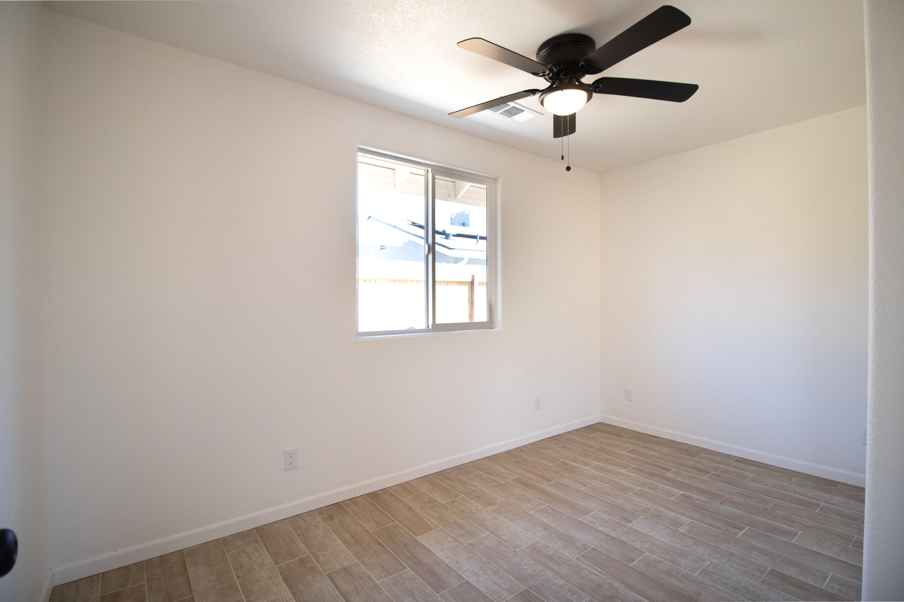 332 W Frazier St, Lindsay, CA 93247