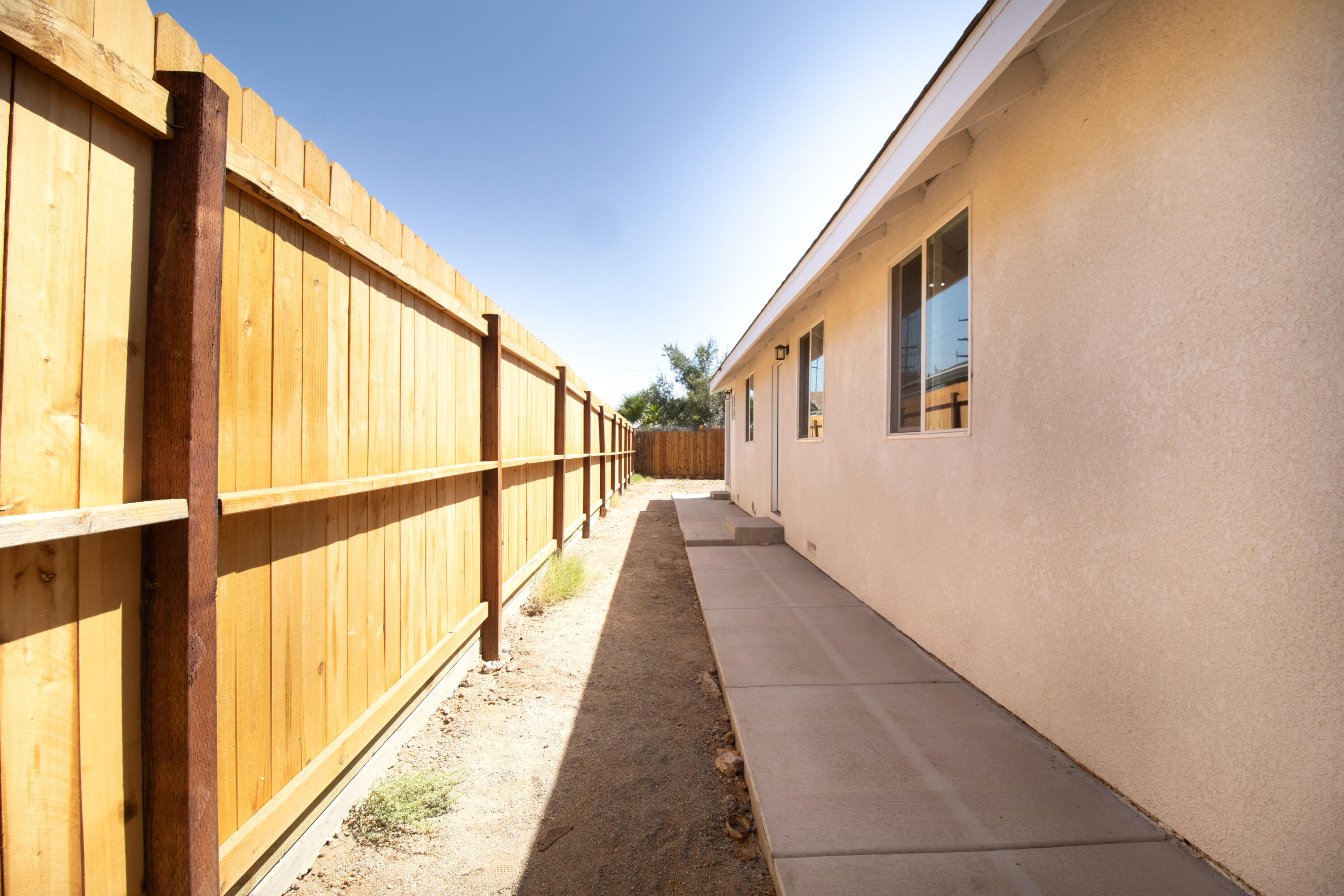 332 W Frazier St, Lindsay, CA 93247