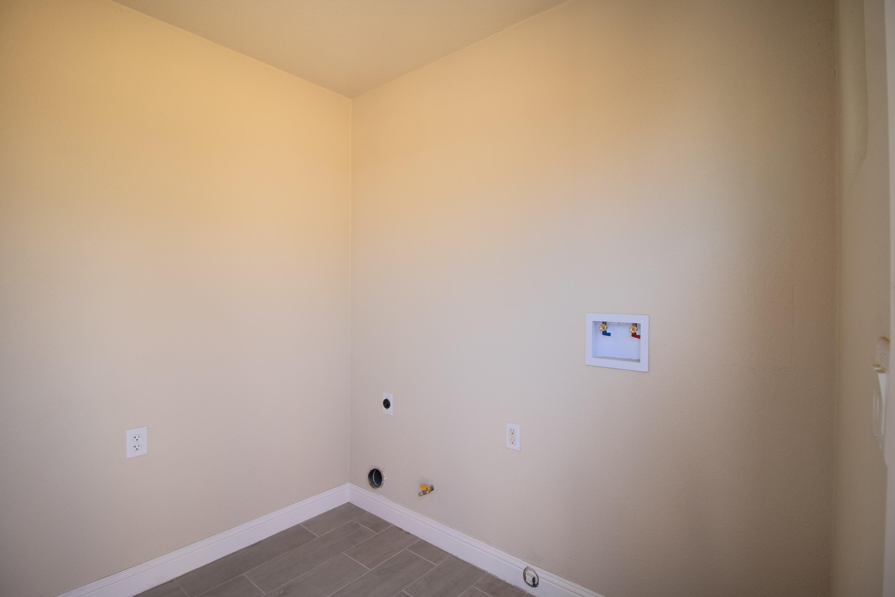 332 W Frazier St, Lindsay, CA 93247