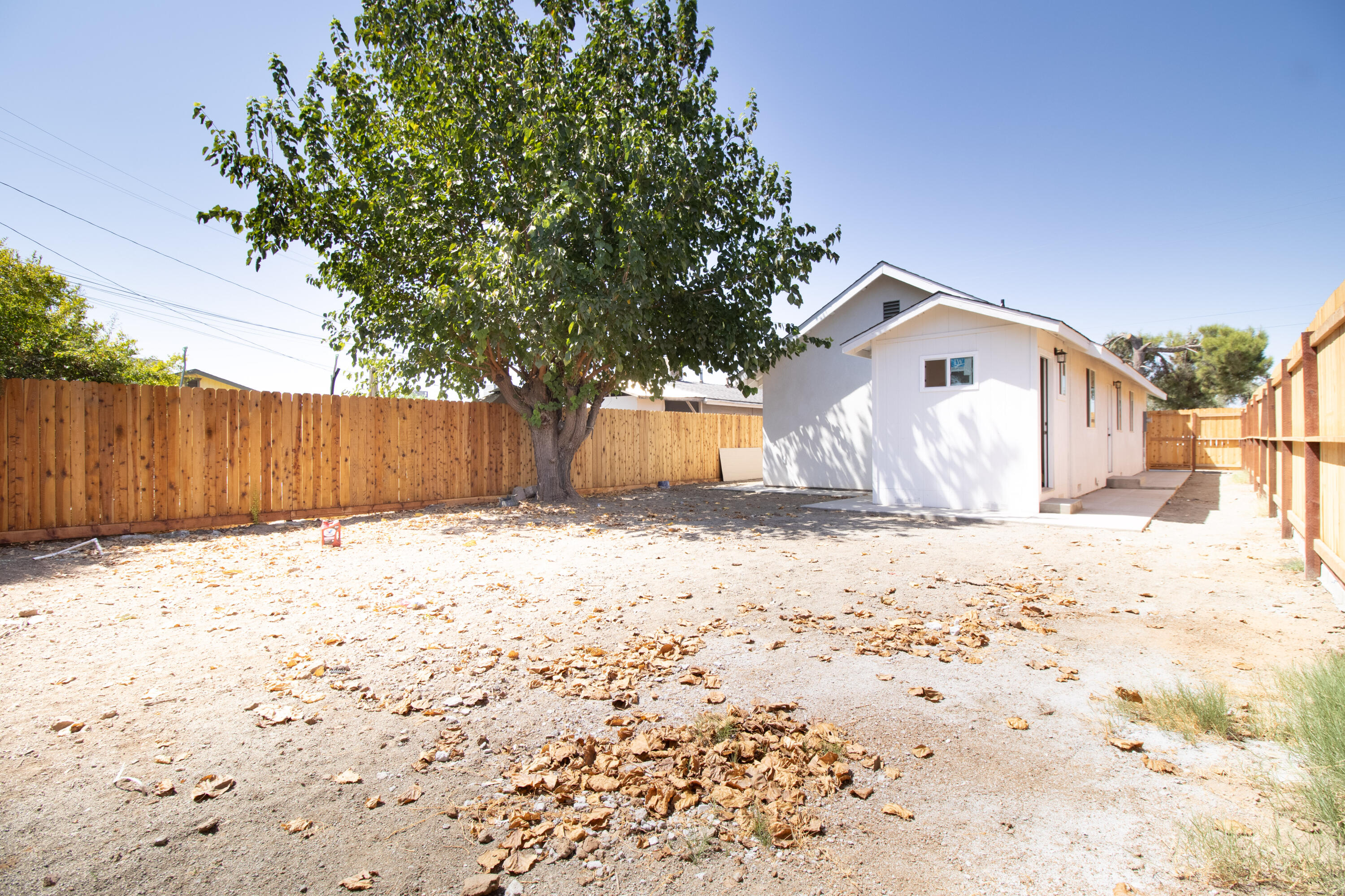 332 W Frazier St, Lindsay, CA 93247