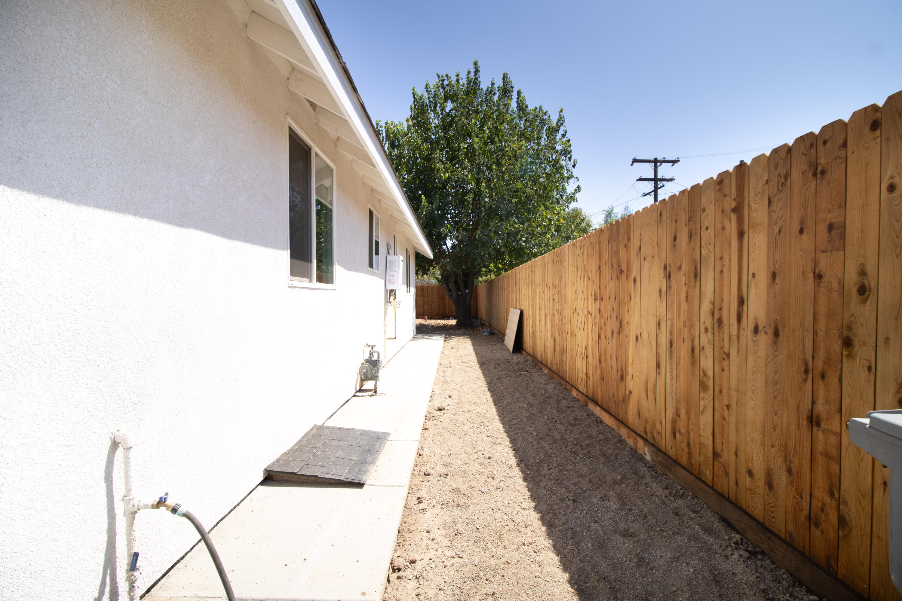 332 W Frazier St, Lindsay, CA 93247