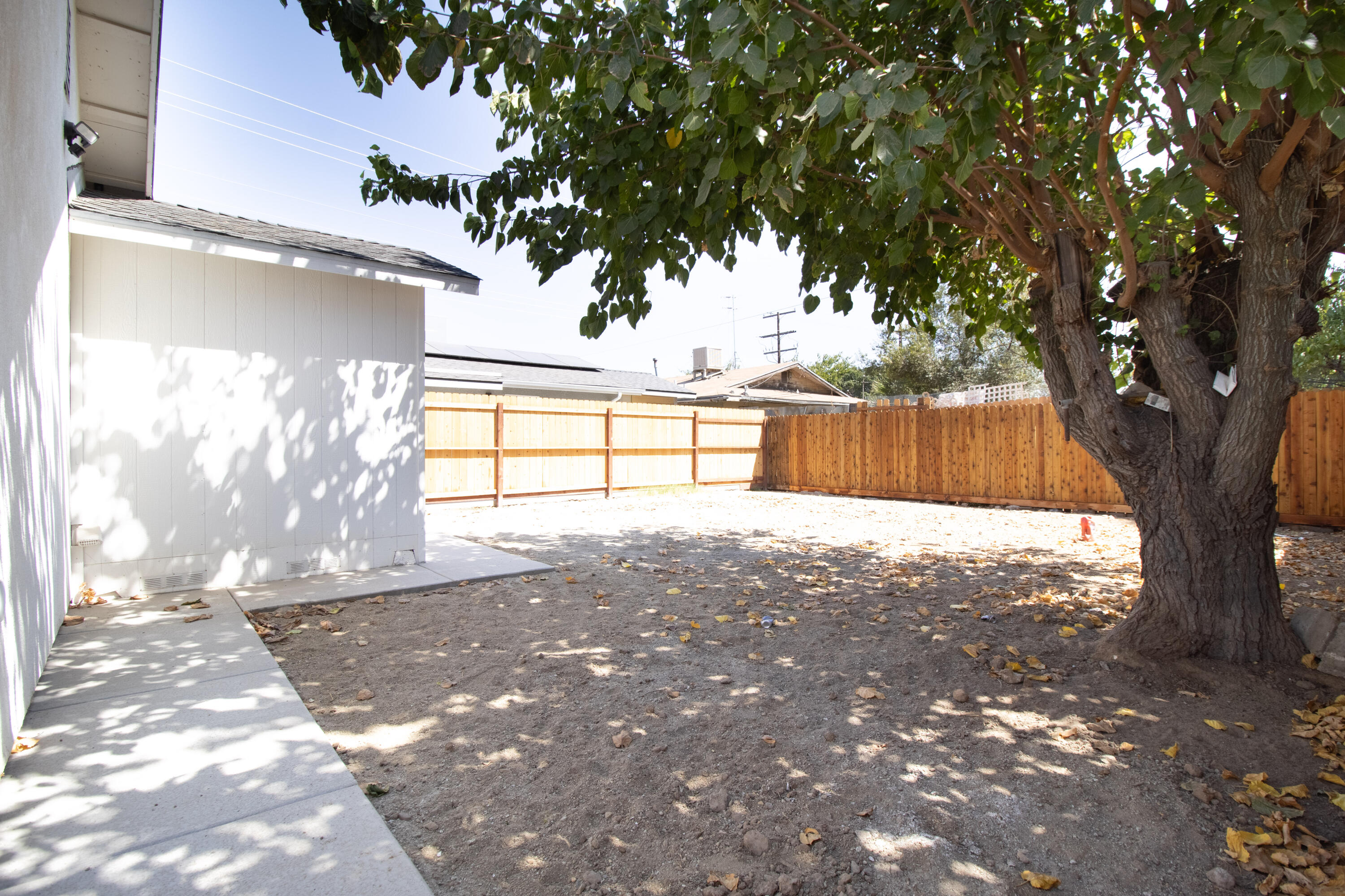 332 W Frazier St, Lindsay, CA 93247