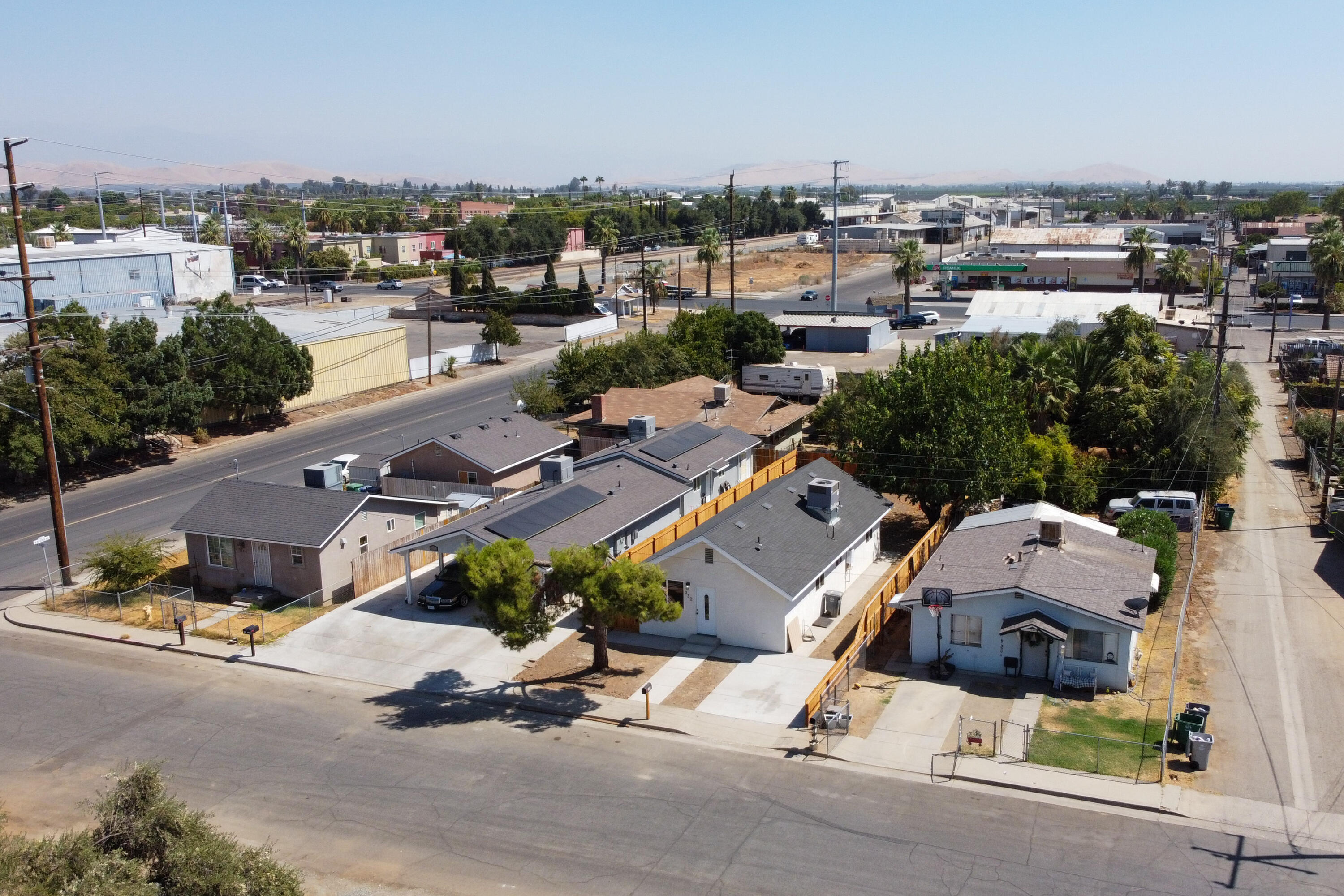 332 W Frazier St, Lindsay, CA 93247