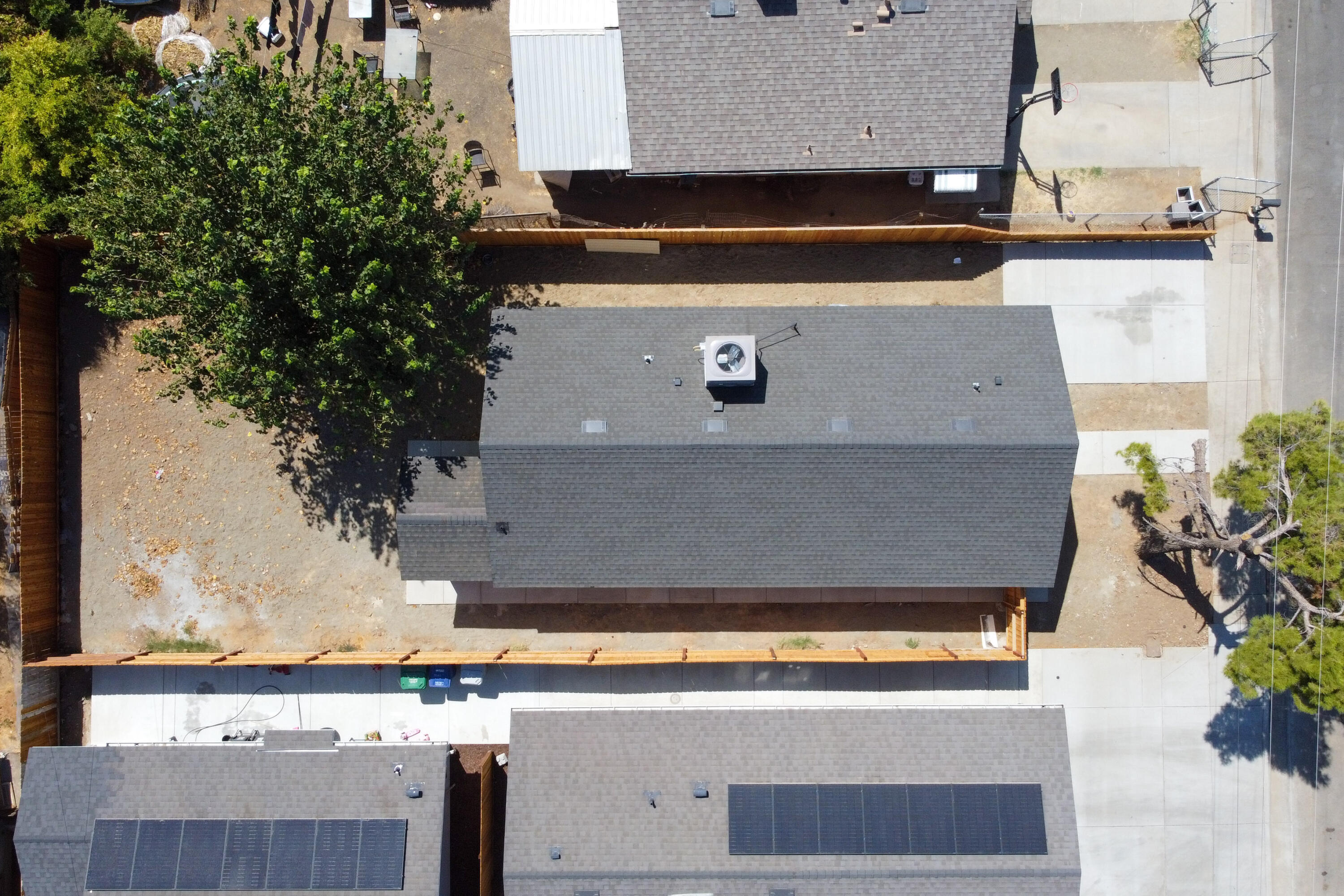 332 W Frazier St, Lindsay, CA 93247
