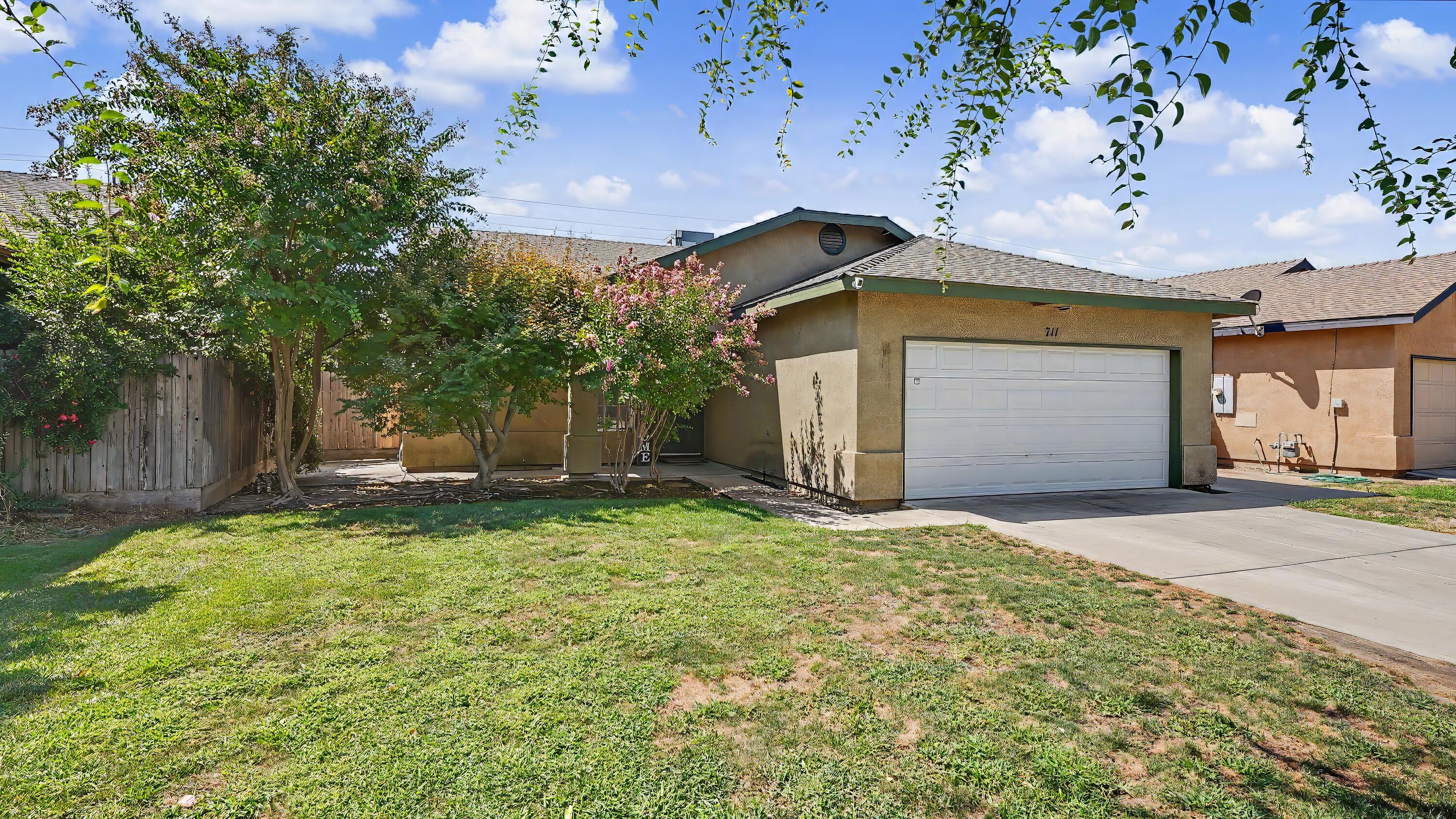 711 W Anissa St, Farmersville, CA 93223
