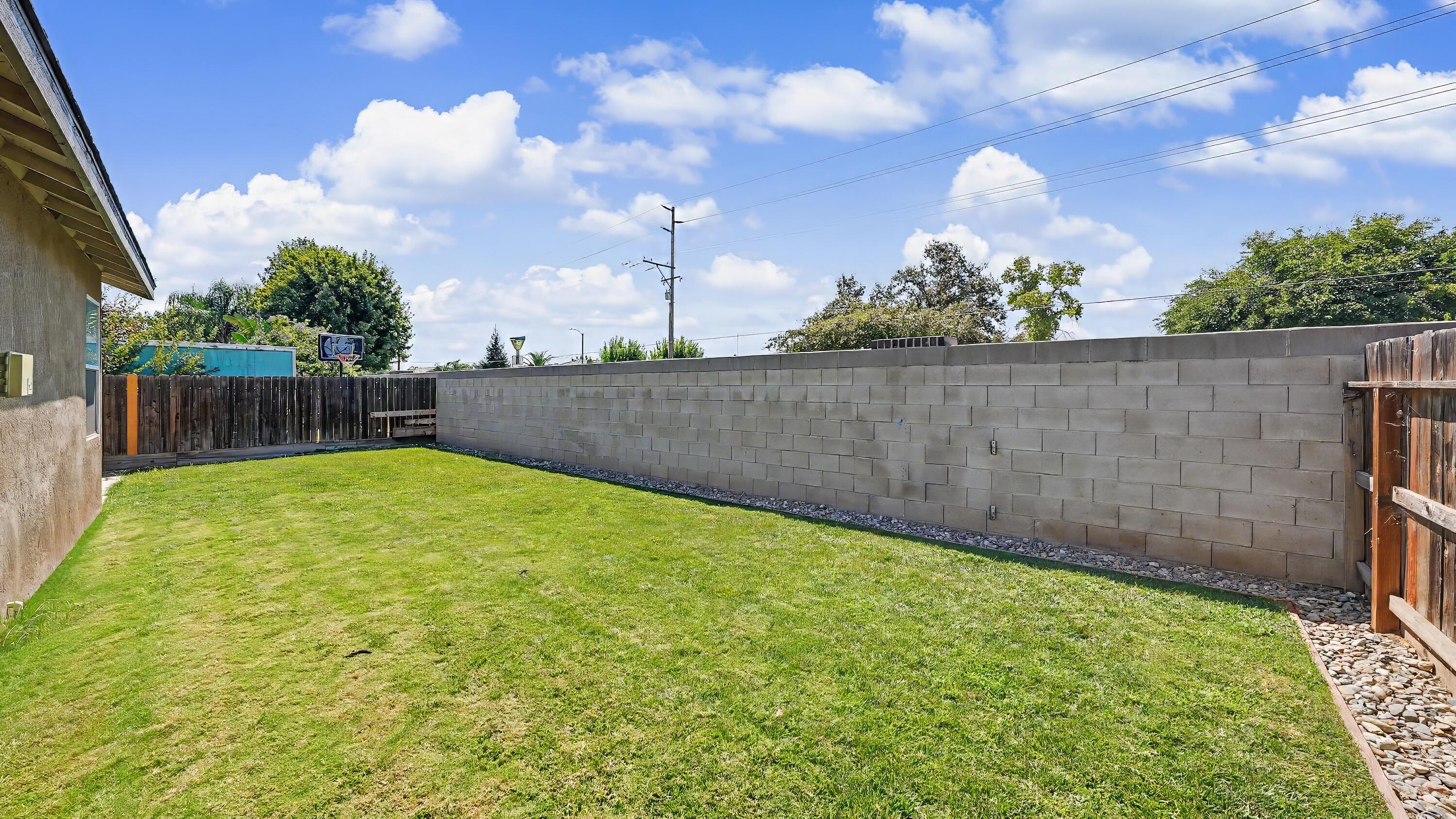 711 W Anissa St, Farmersville, CA 93223