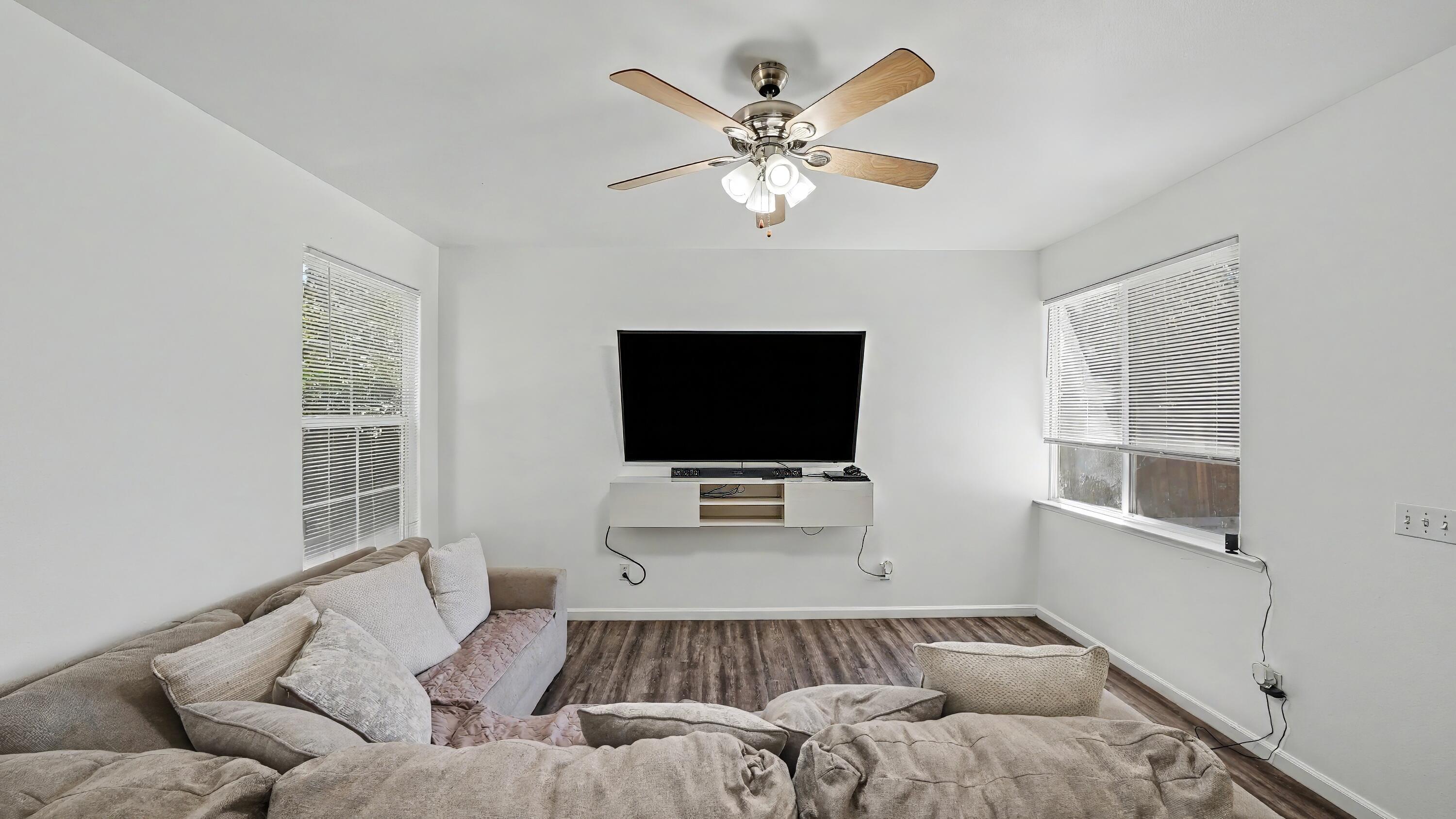 711 W Anissa St, Farmersville, CA 93223