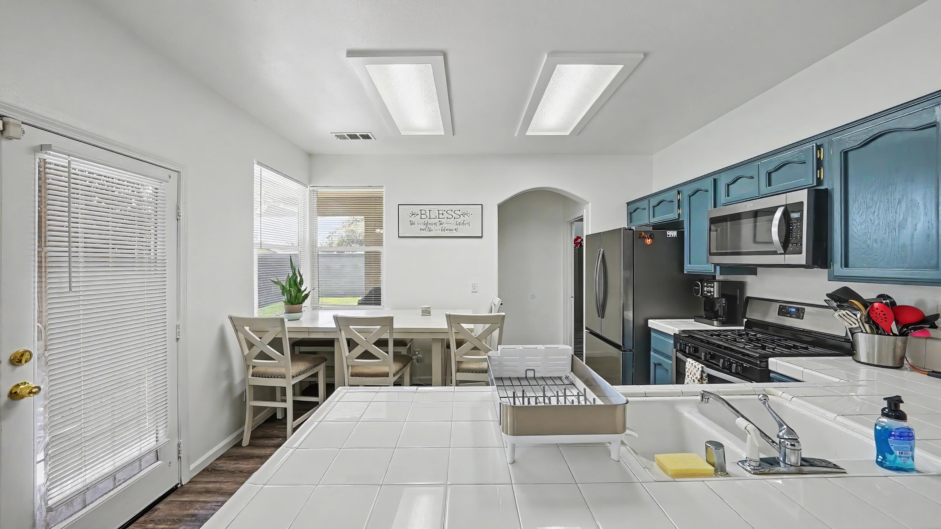 711 W Anissa St, Farmersville, CA 93223