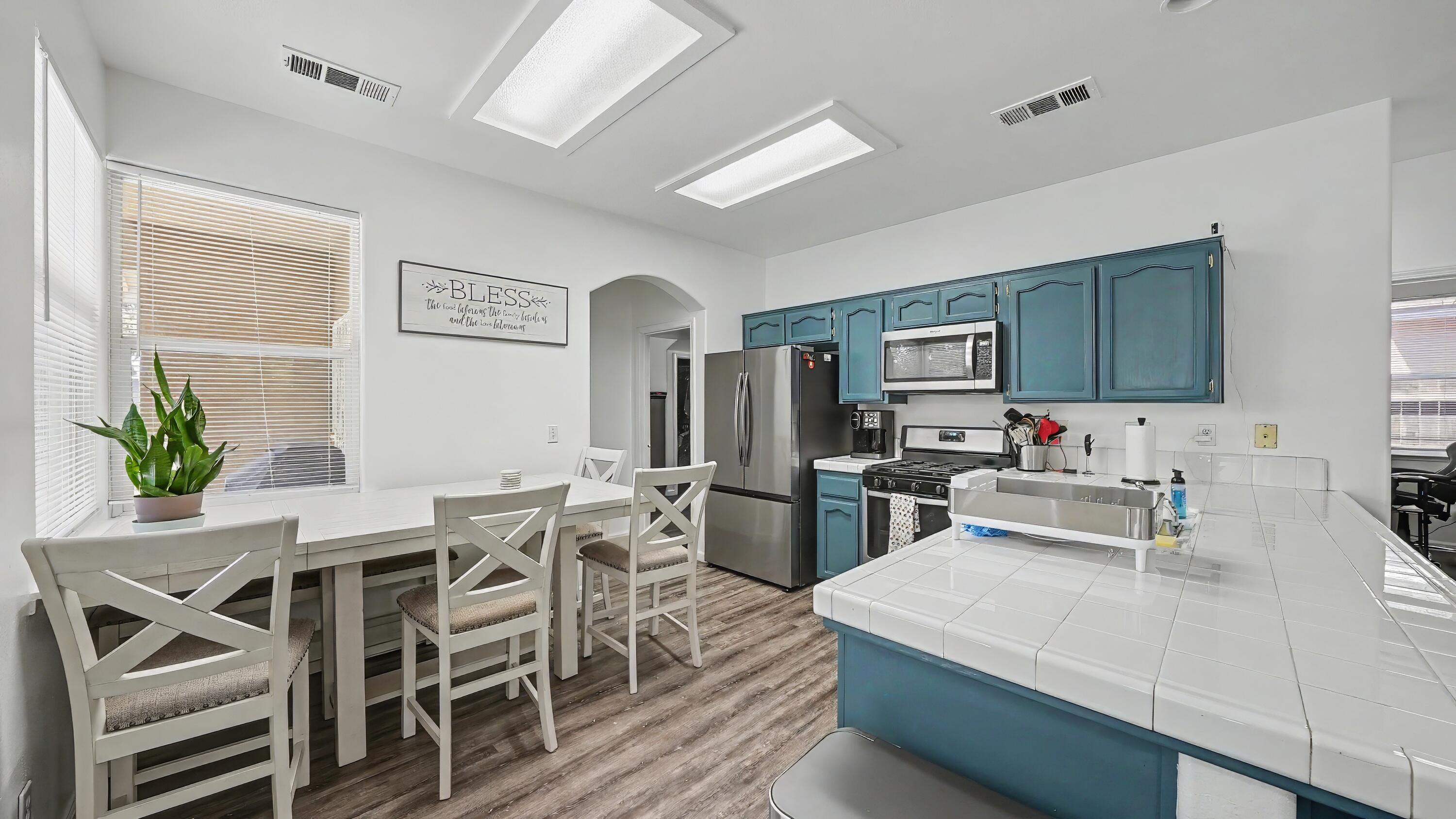 711 W Anissa St, Farmersville, CA 93223