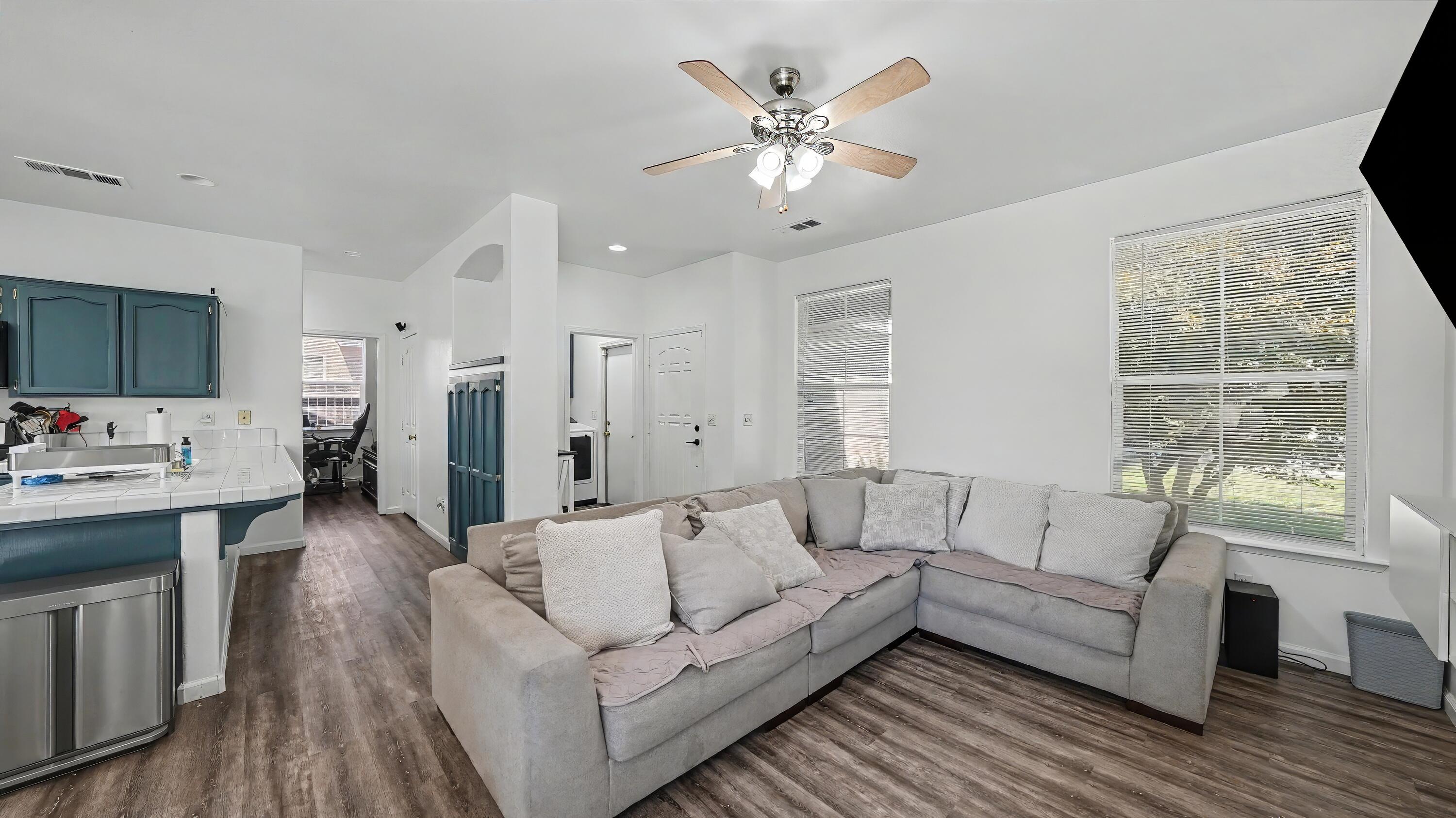 711 W Anissa St, Farmersville, CA 93223