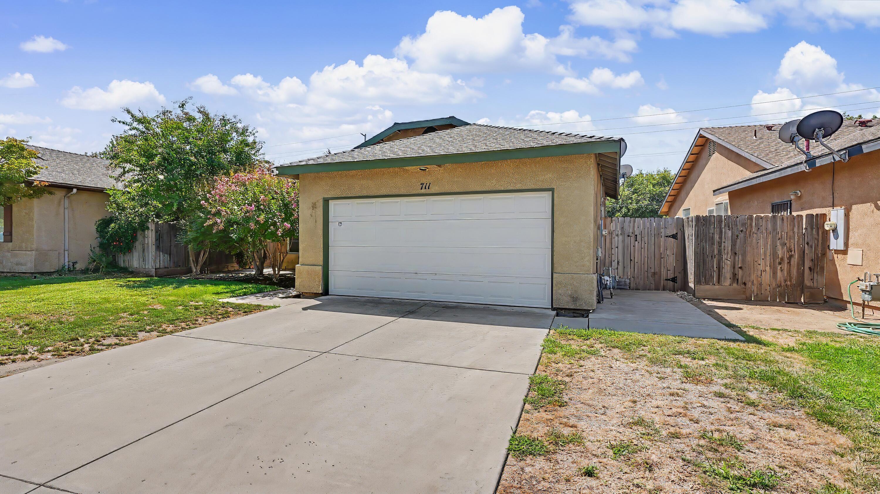 711 W Anissa St, Farmersville, CA 93223