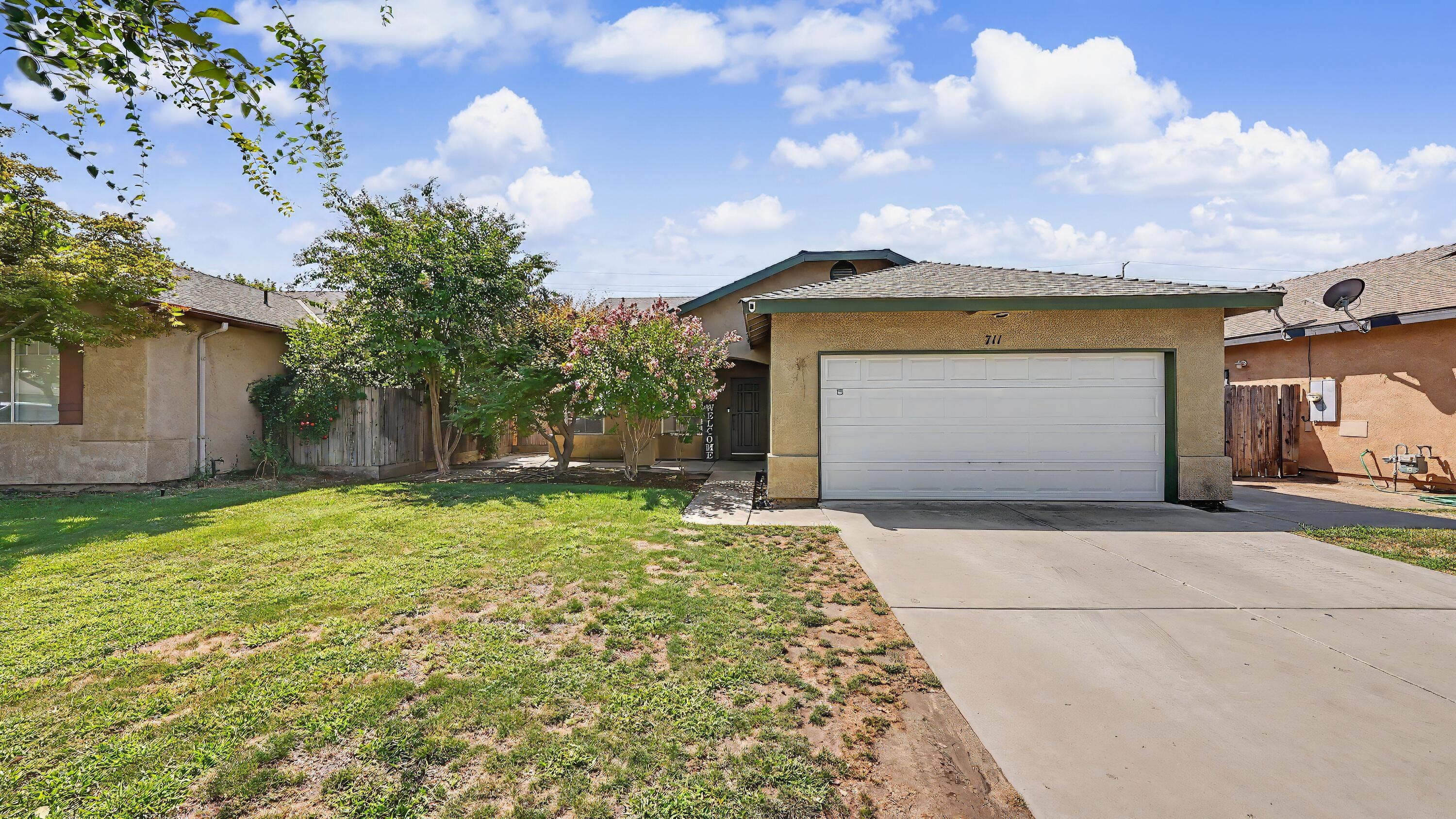 711 W Anissa St, Farmersville, CA 93223