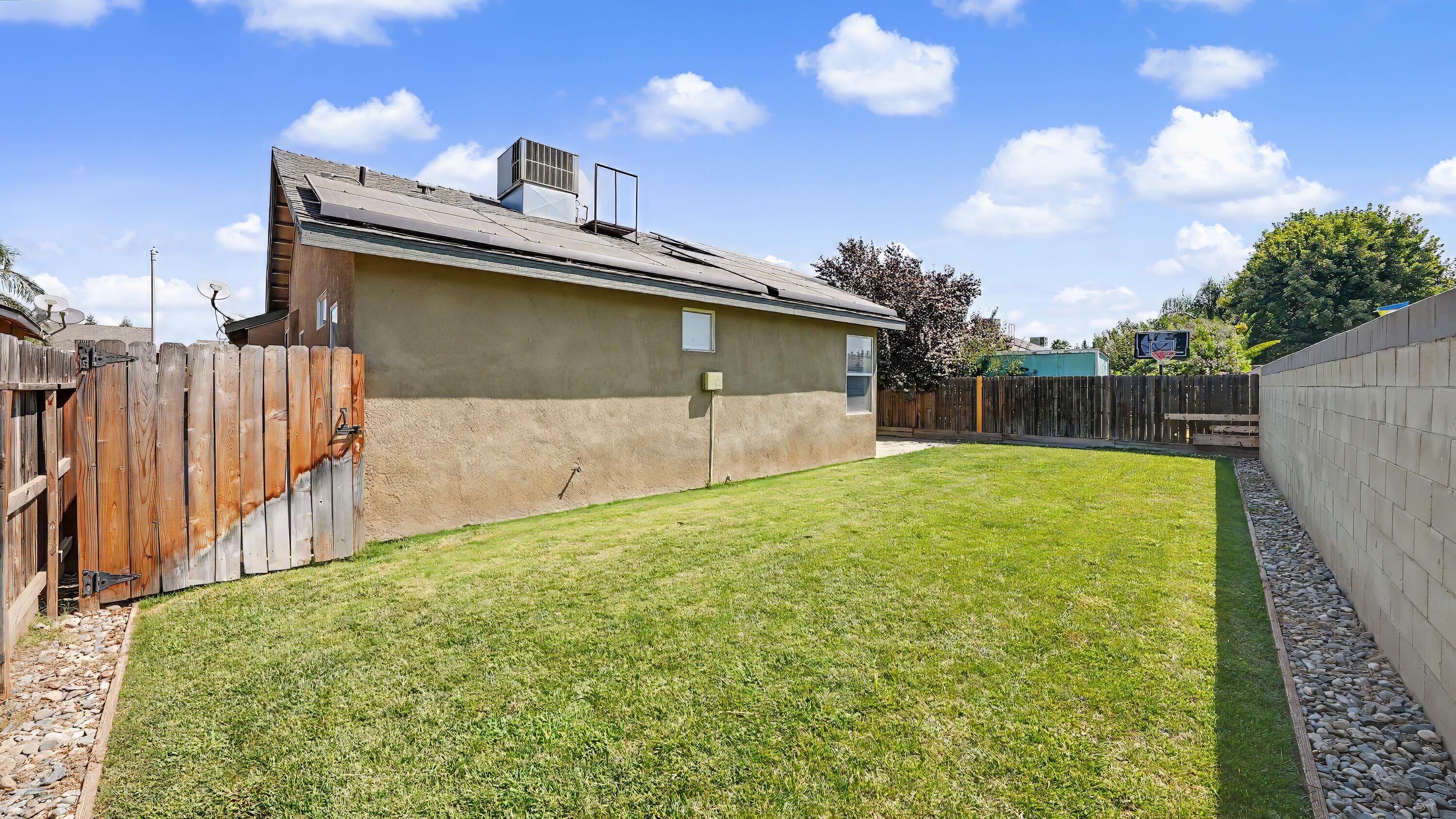 711 W Anissa St, Farmersville, CA 93223
