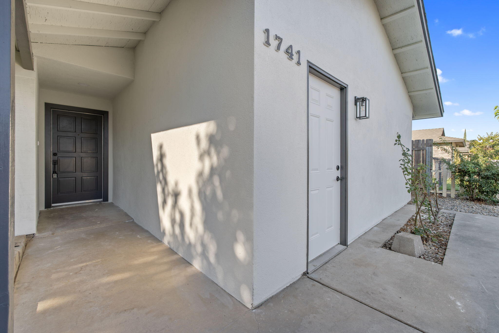 1741 W Vine Ave, Visalia, CA 93291