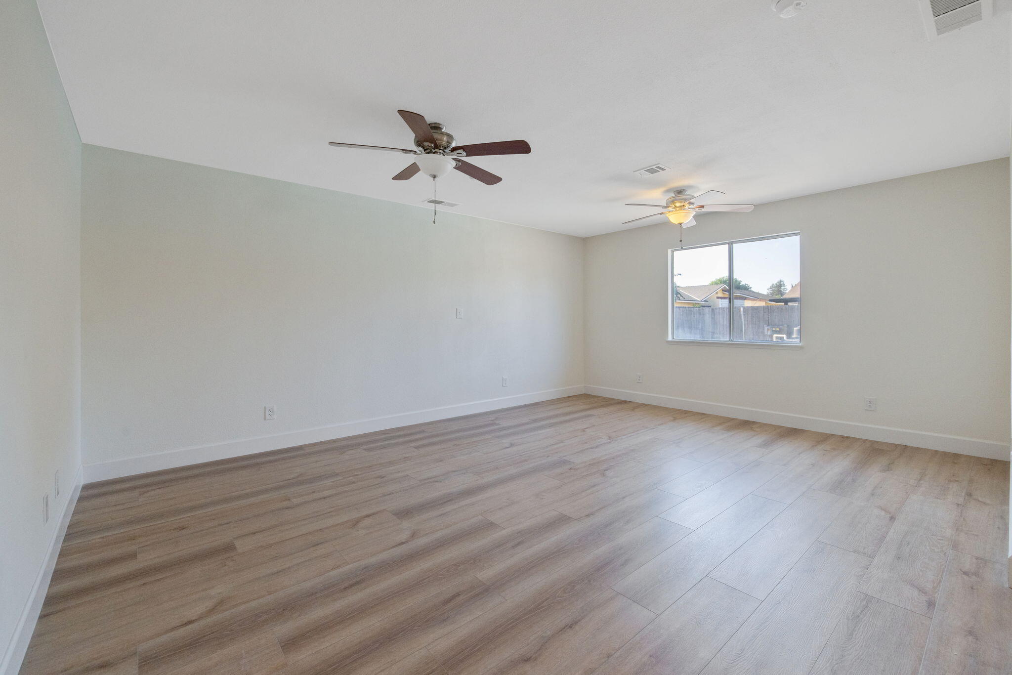 1741 W Vine Ave, Visalia, CA 93291