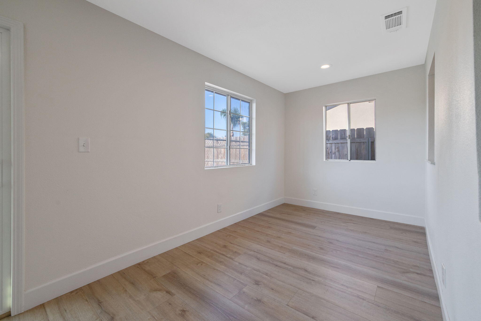 1741 W Vine Ave, Visalia, CA 93291