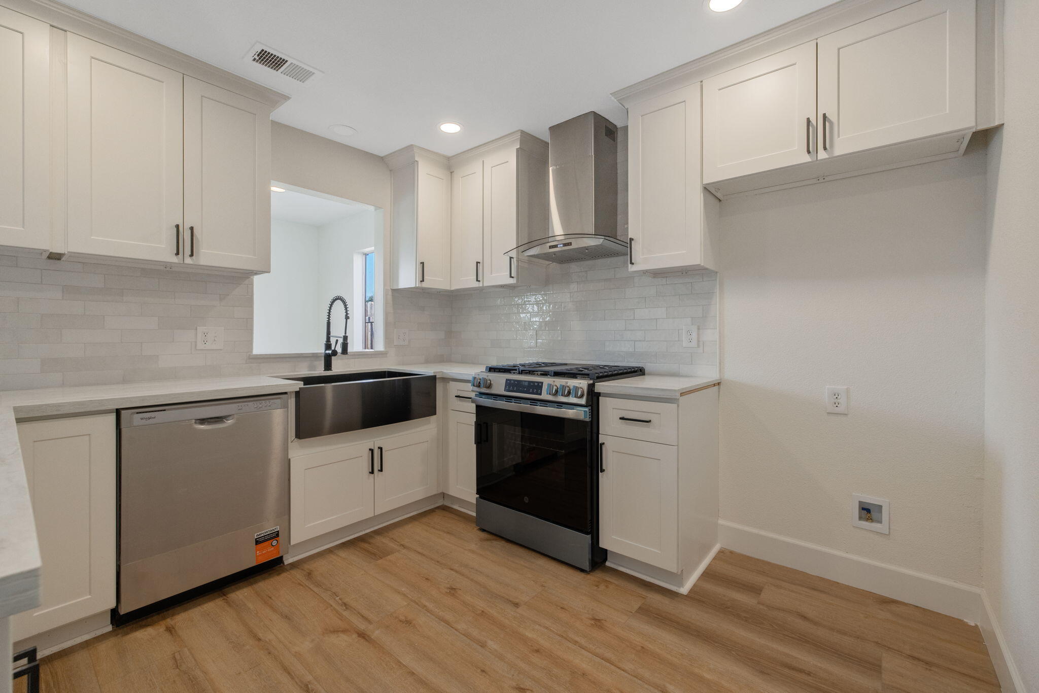 1741 W Vine Ave, Visalia, CA 93291