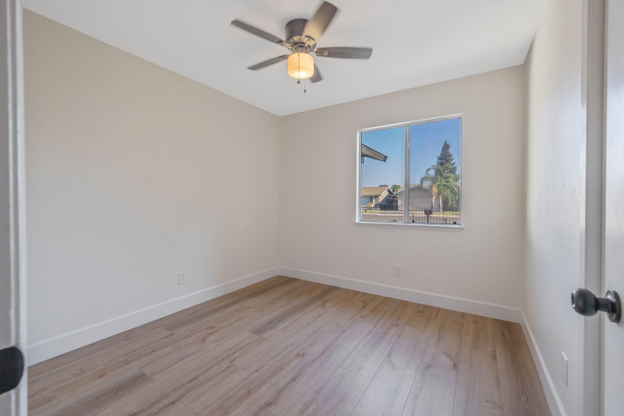 1741 W Vine Ave, Visalia, CA 93291