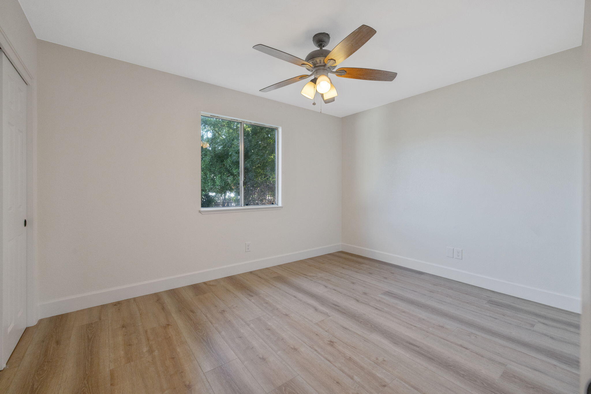 1741 W Vine Ave, Visalia, CA 93291