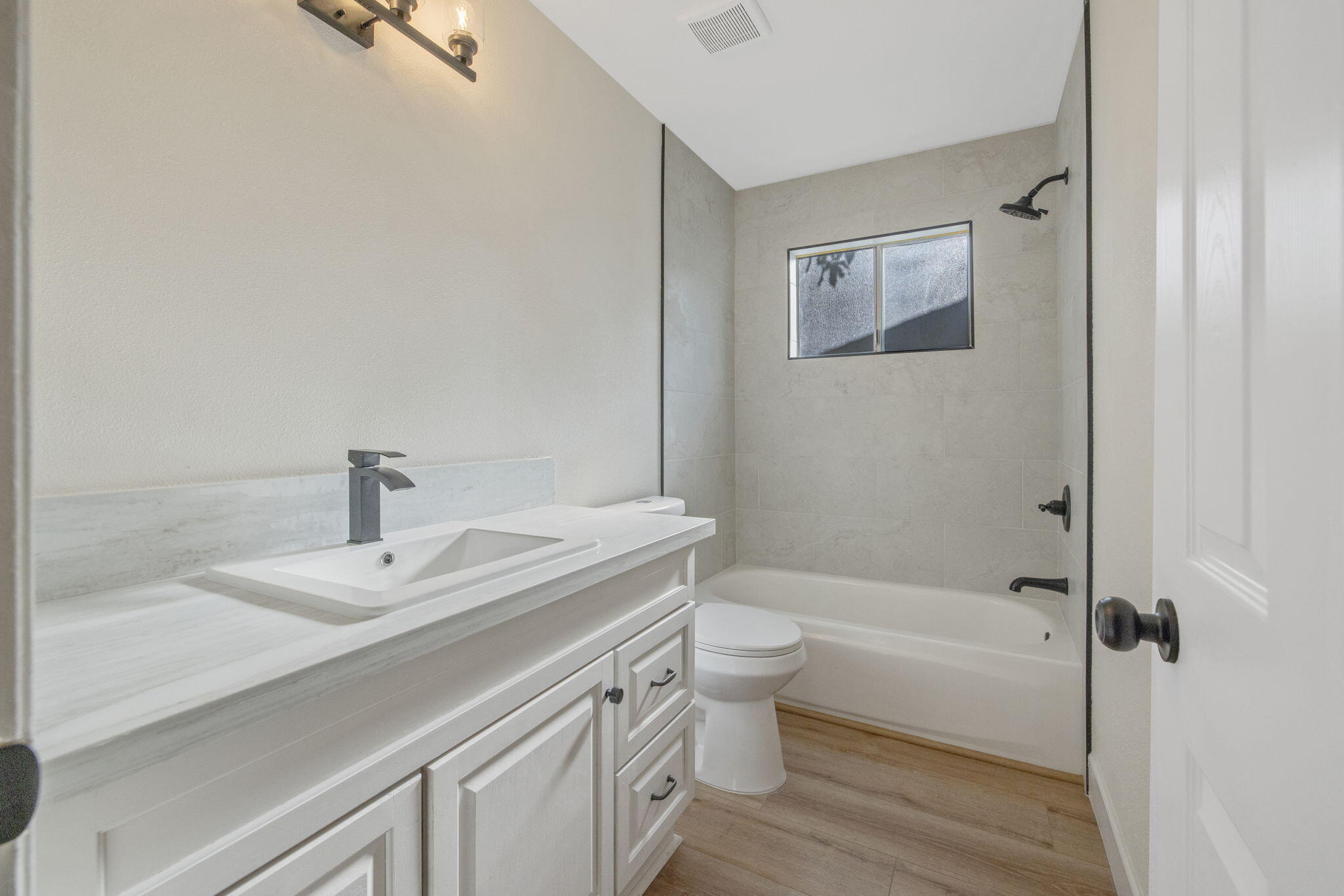 1741 W Vine Ave, Visalia, CA 93291