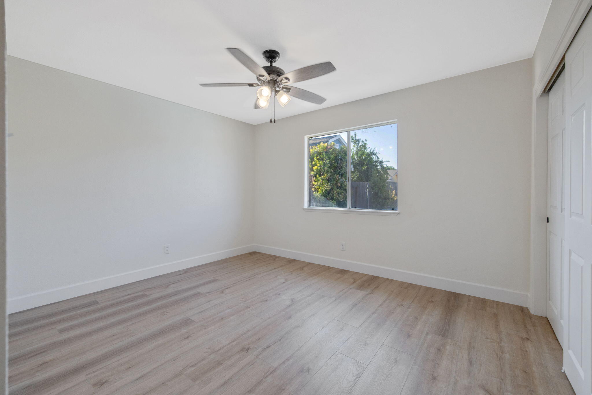 1741 W Vine Ave, Visalia, CA 93291