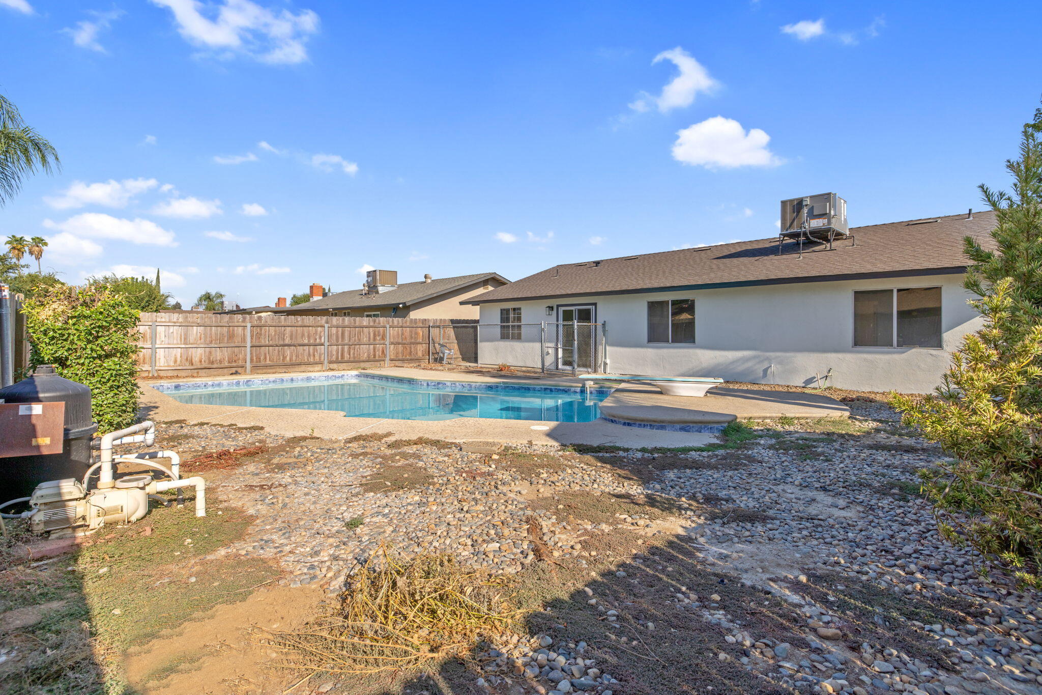 1741 W Vine Ave, Visalia, CA 93291