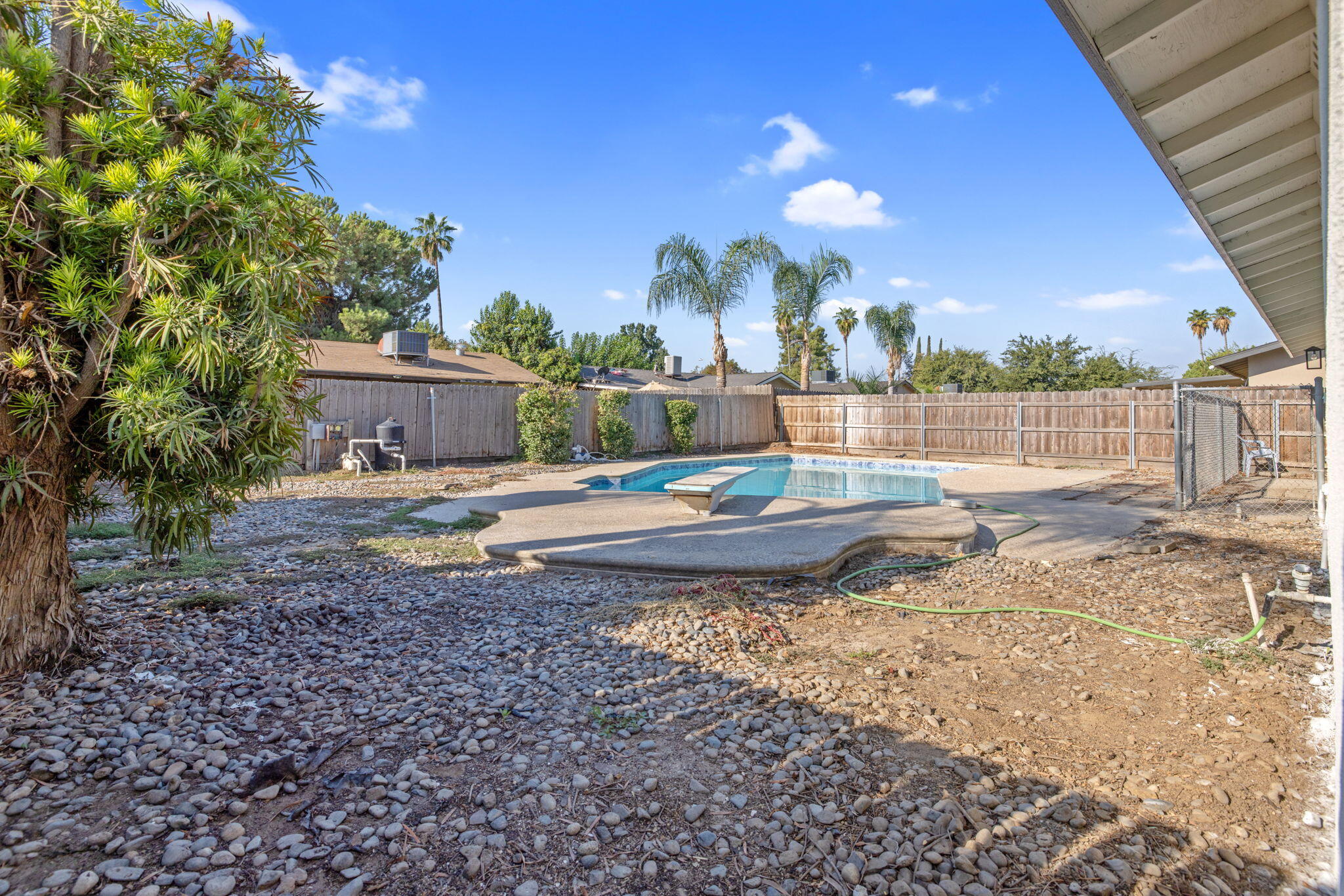 1741 W Vine Ave, Visalia, CA 93291
