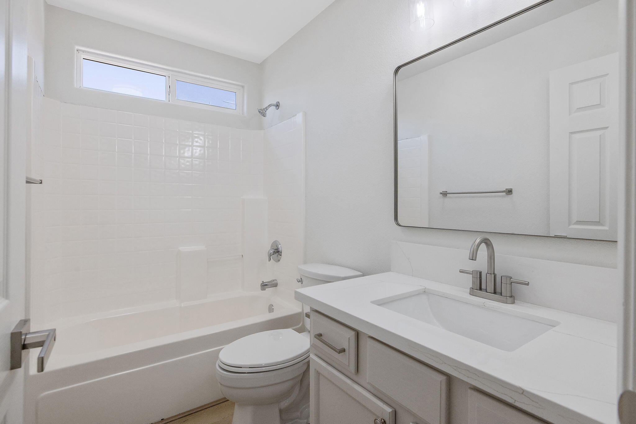 1882 Santa Maria Ave, Porterville, CA 93257
