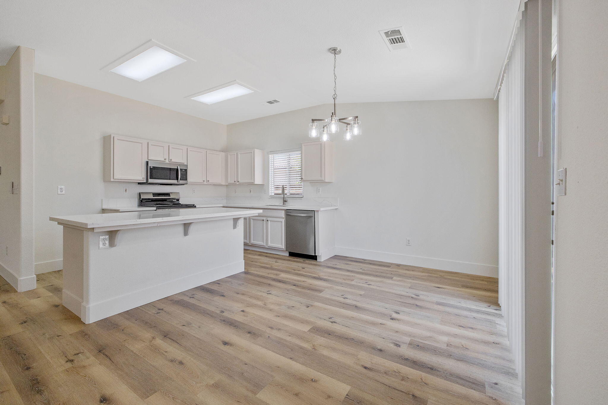 1882 Santa Maria Ave, Porterville, CA 93257