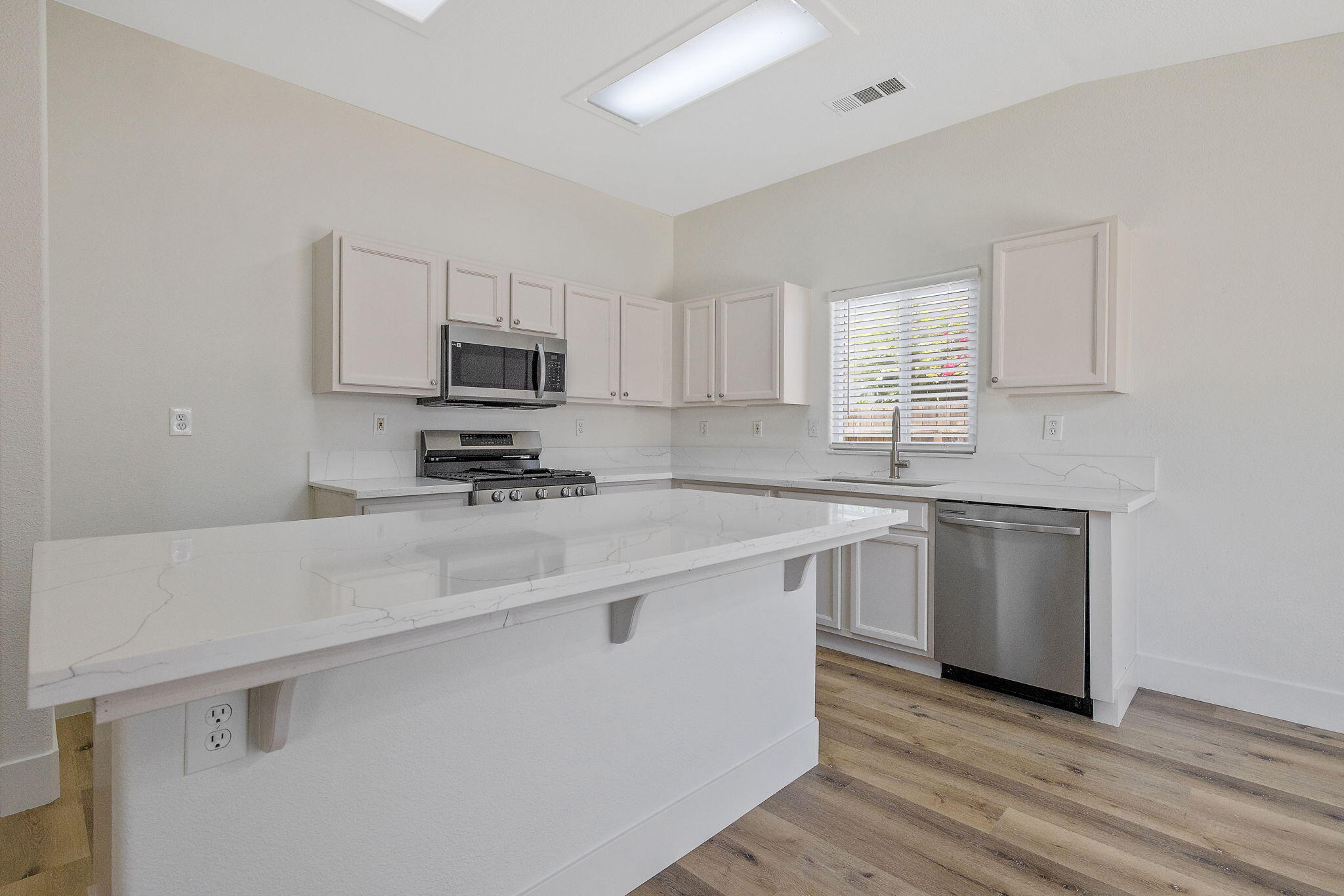 1882 Santa Maria Ave, Porterville, CA 93257
