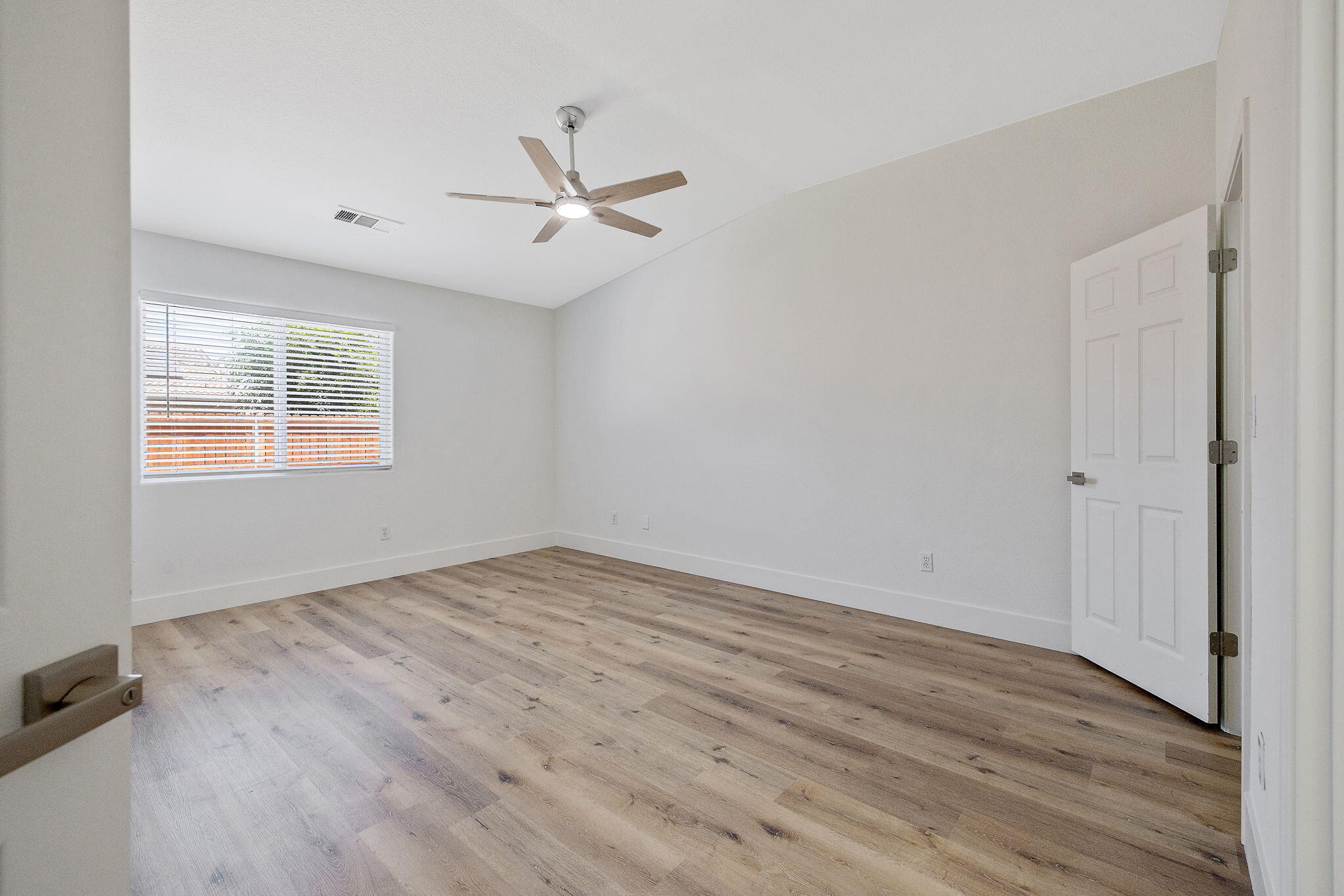 1882 Santa Maria Ave, Porterville, CA 93257