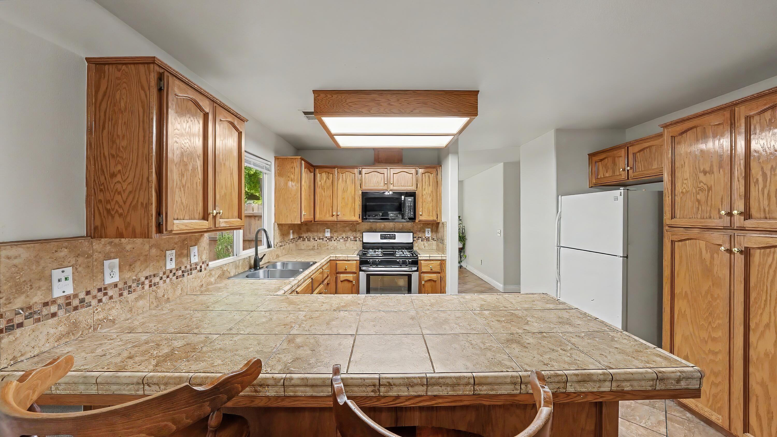 250 W Loyola Ave, Visalia, CA 93277