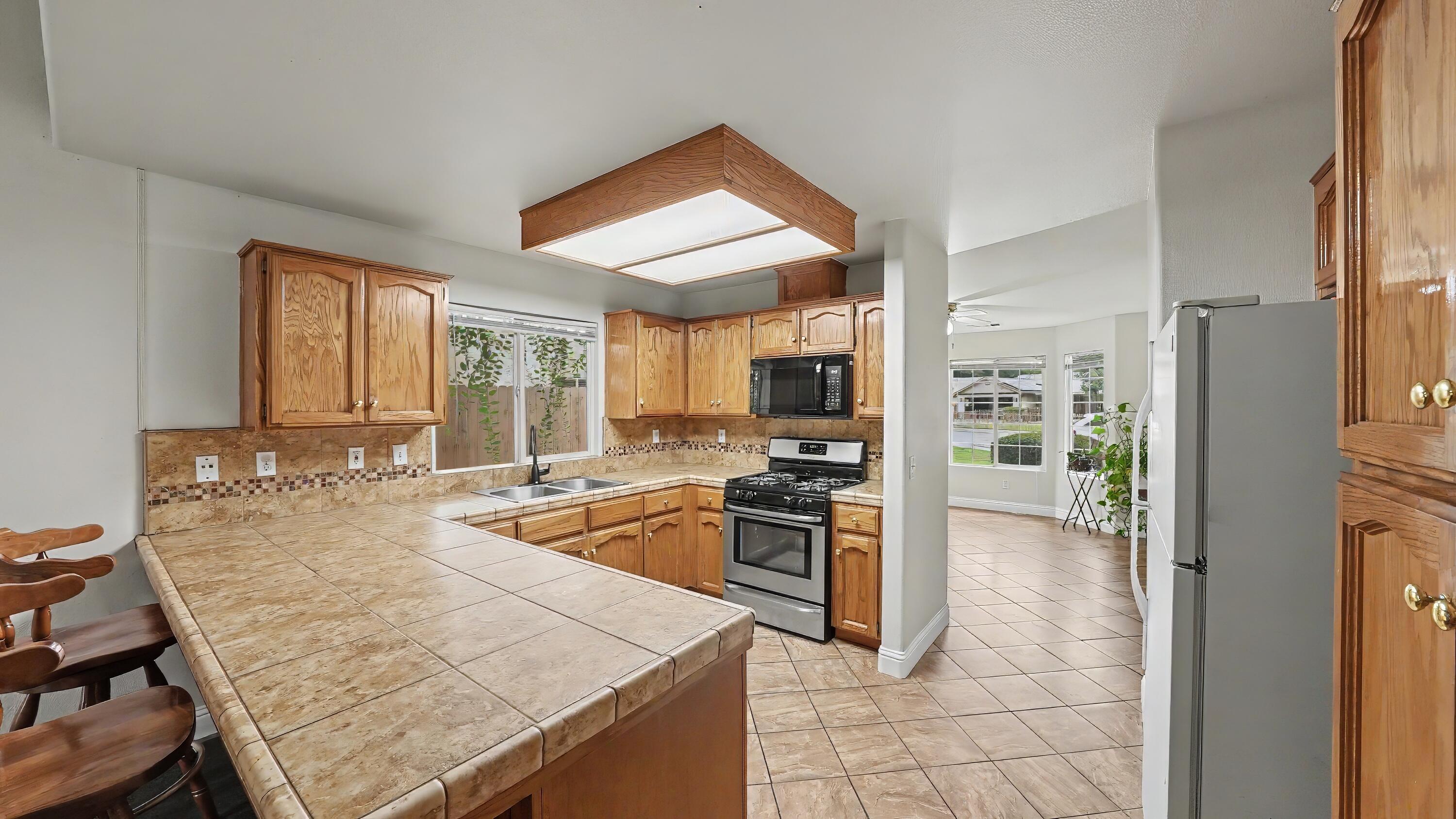 250 W Loyola Ave, Visalia, CA 93277