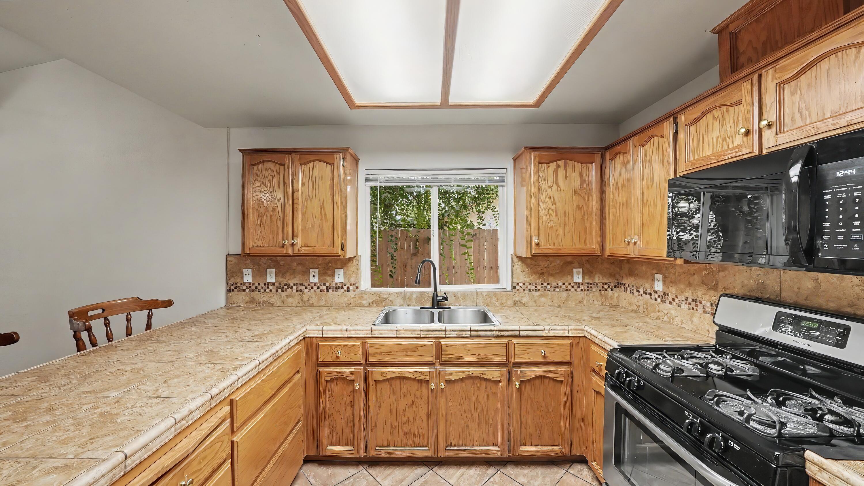 250 W Loyola Ave, Visalia, CA 93277