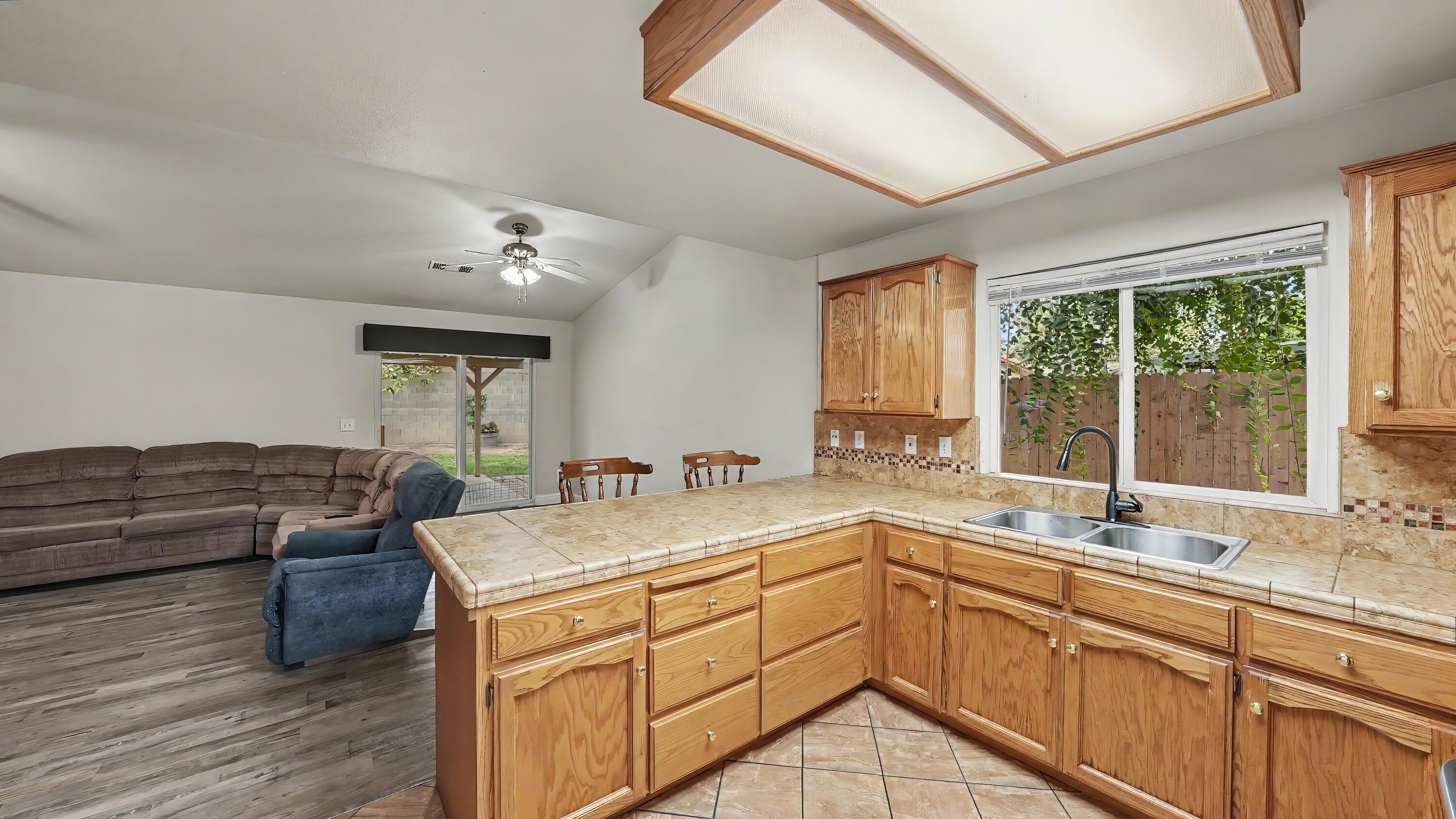 250 W Loyola Ave, Visalia, CA 93277