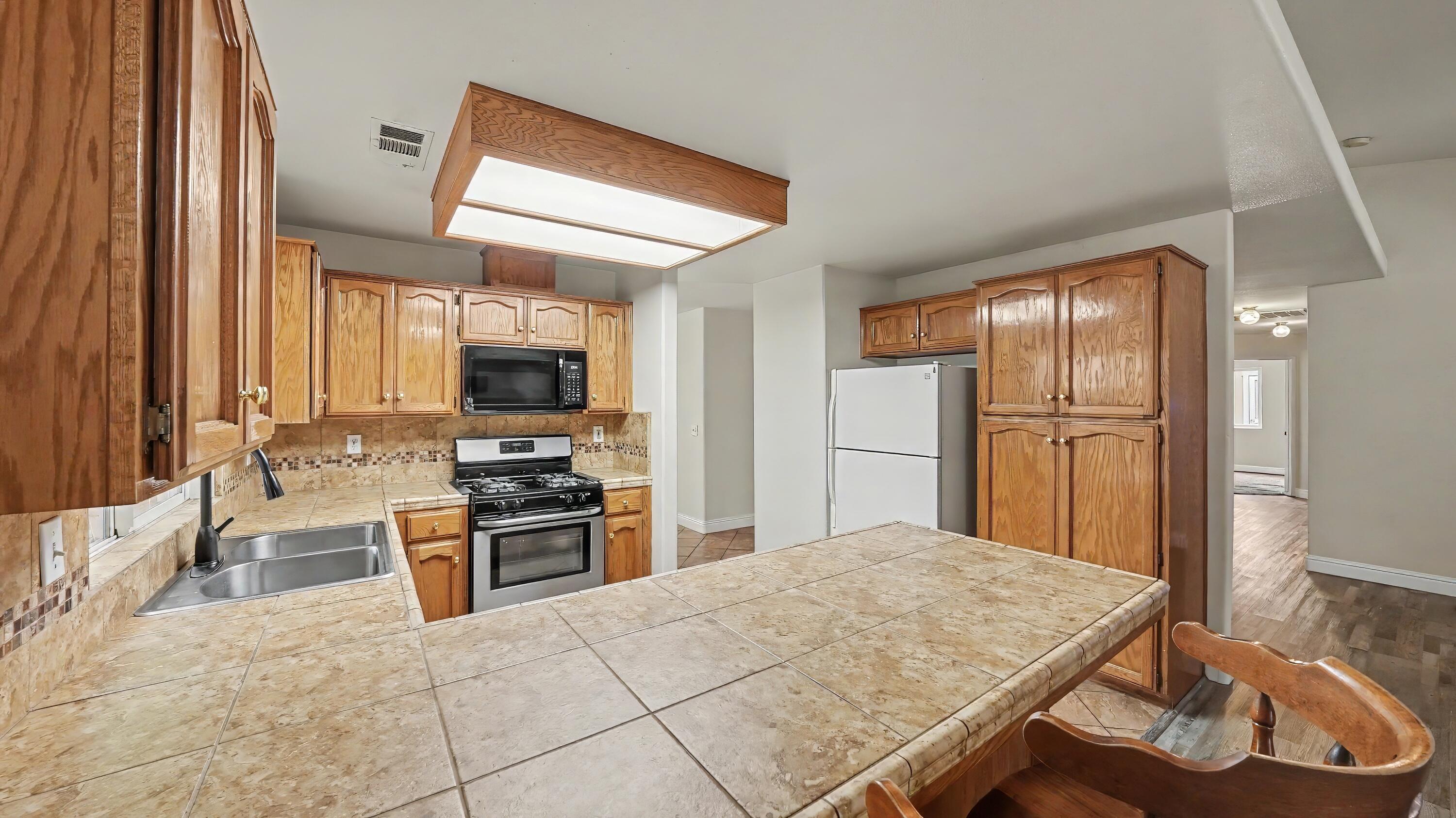 250 W Loyola Ave, Visalia, CA 93277