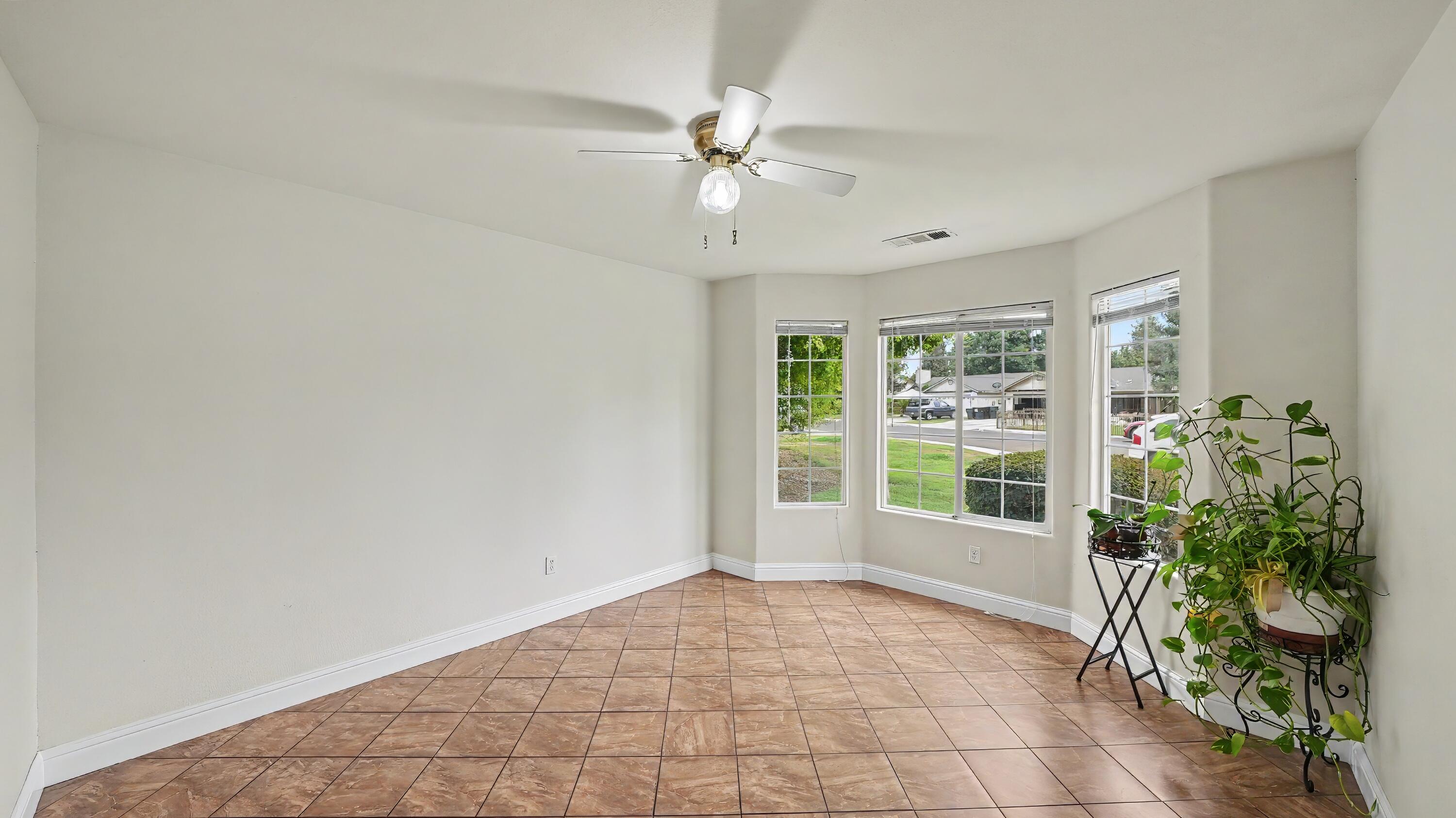 250 W Loyola Ave, Visalia, CA 93277