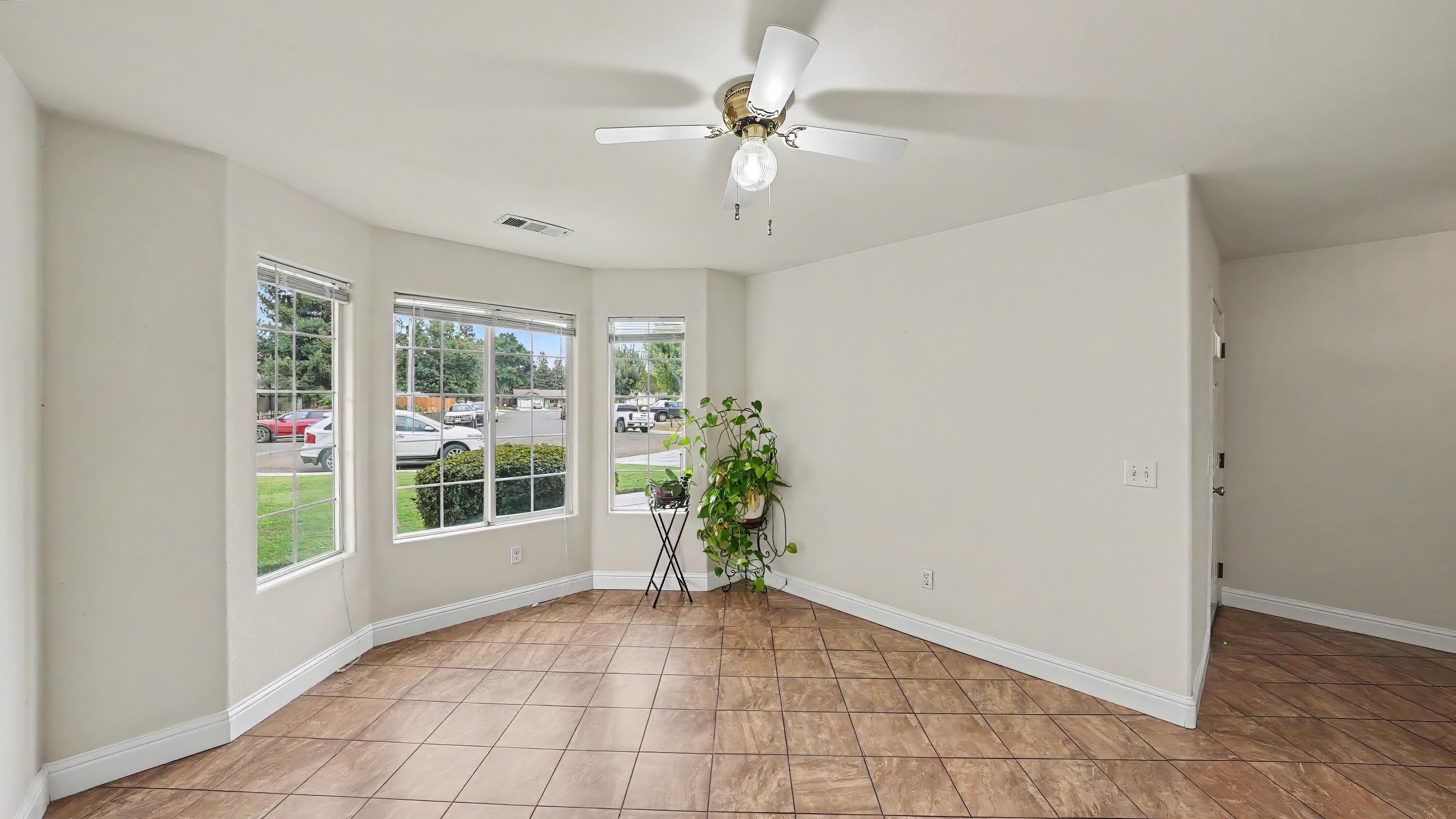 250 W Loyola Ave, Visalia, CA 93277