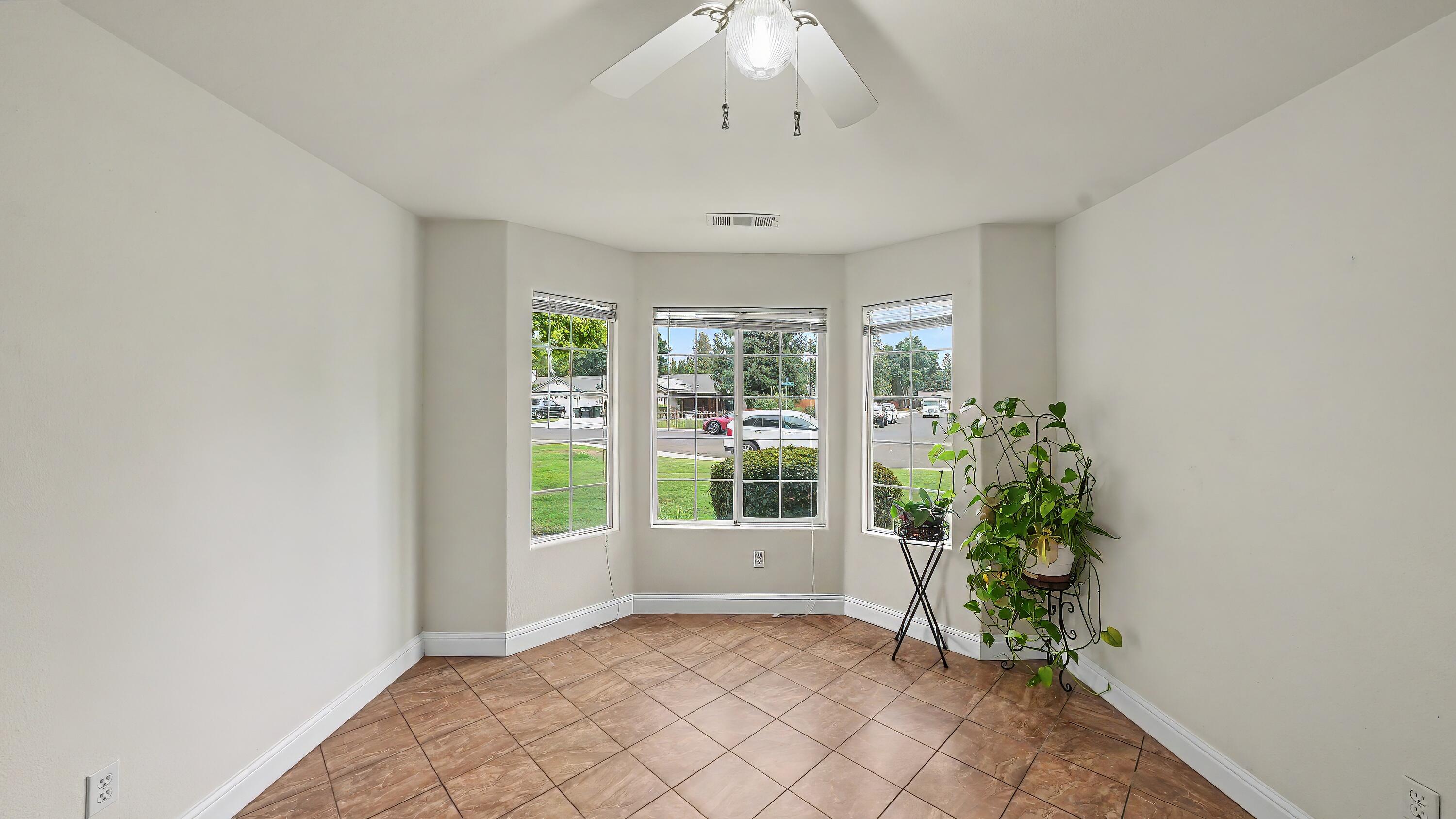 250 W Loyola Ave, Visalia, CA 93277