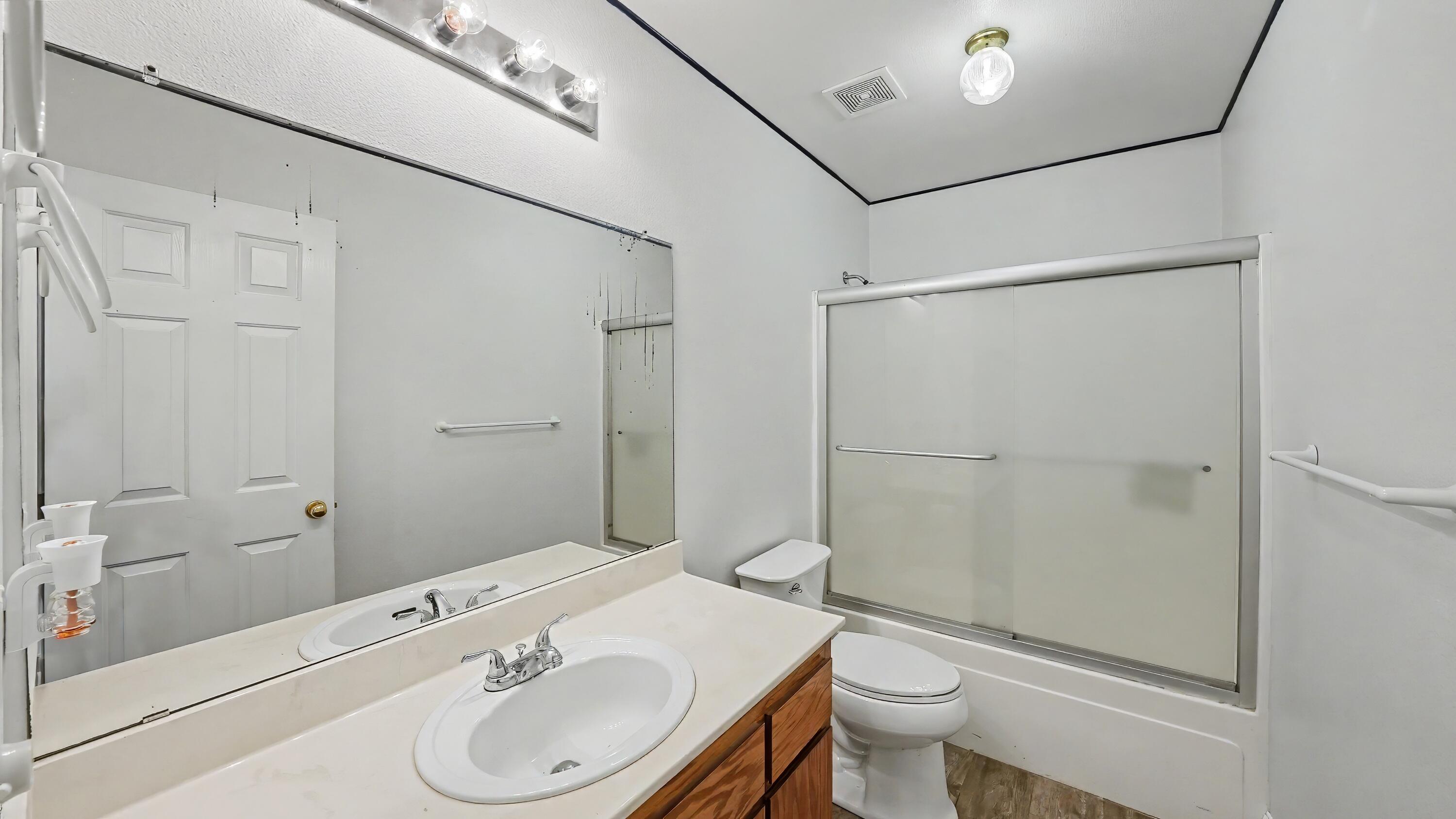250 W Loyola Ave, Visalia, CA 93277