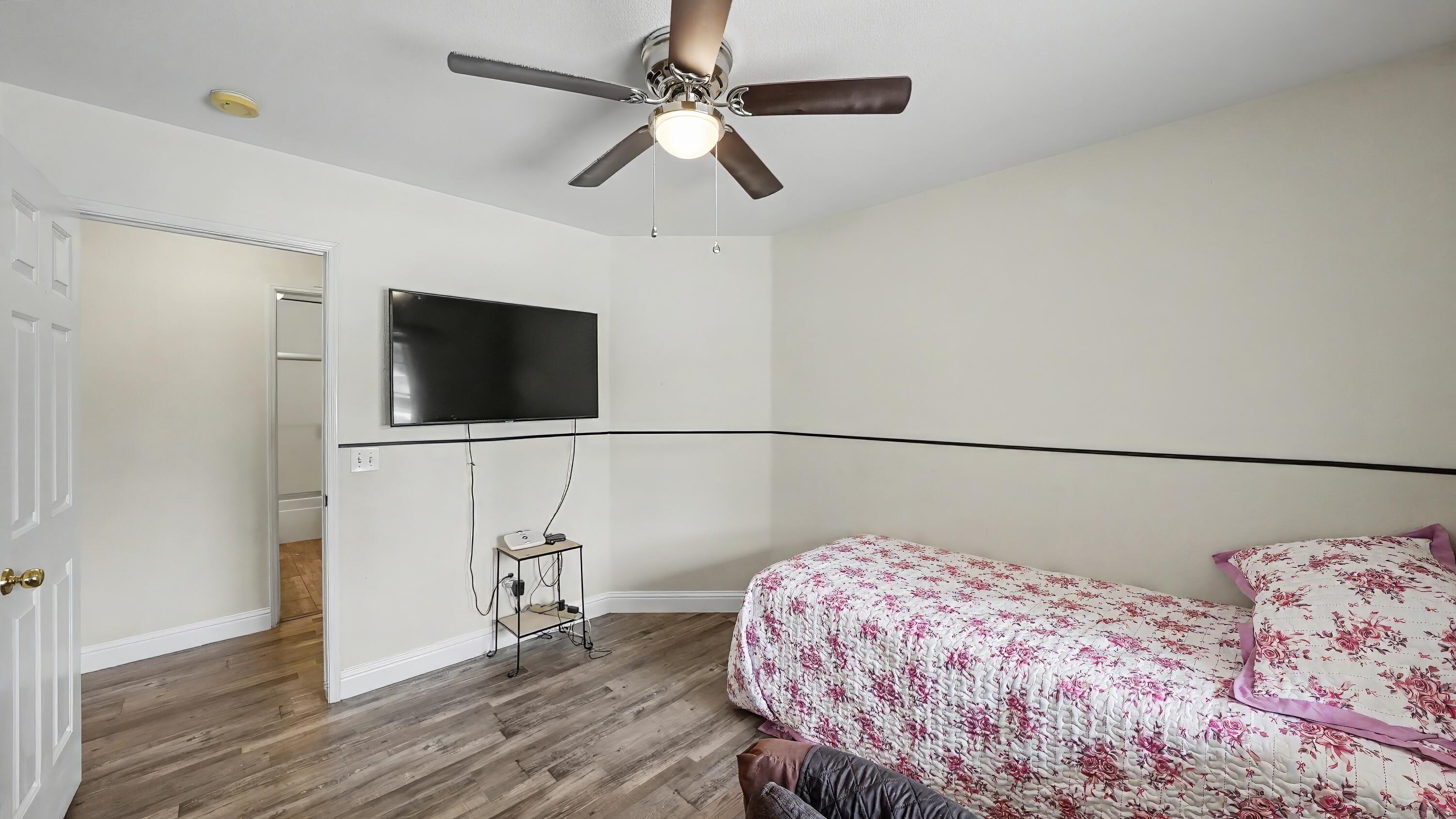 250 W Loyola Ave, Visalia, CA 93277