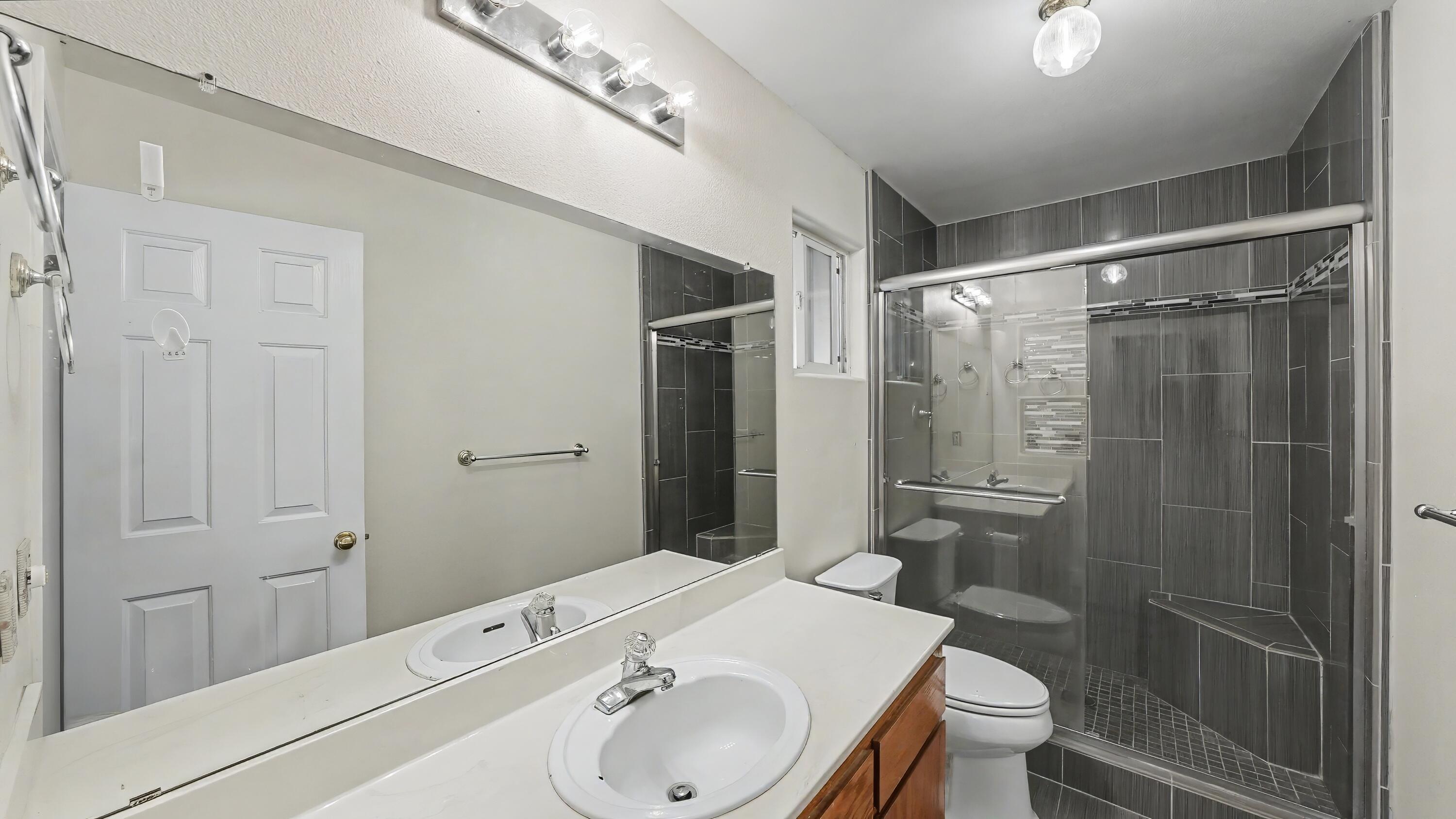 250 W Loyola Ave, Visalia, CA 93277