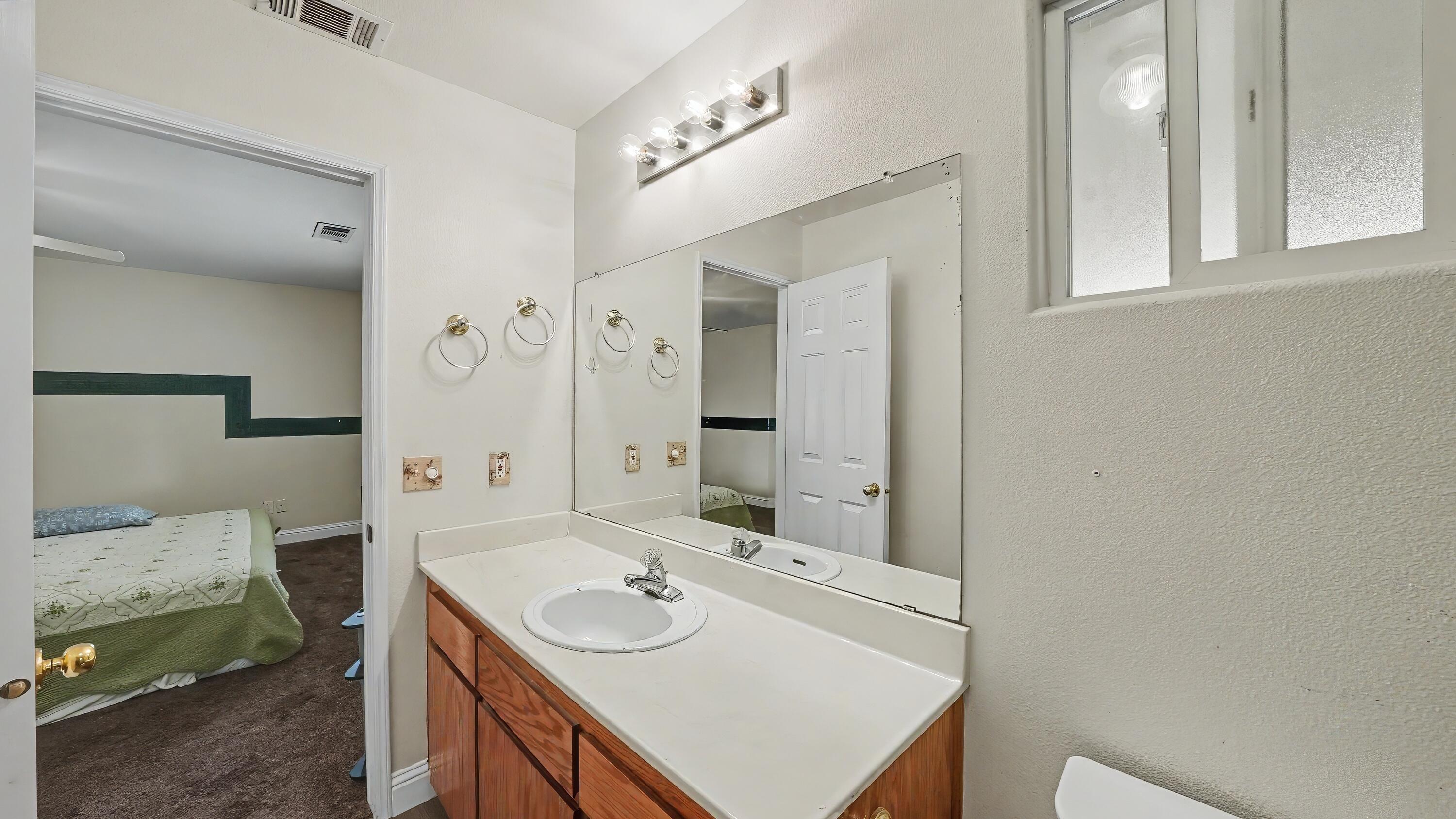 250 W Loyola Ave, Visalia, CA 93277
