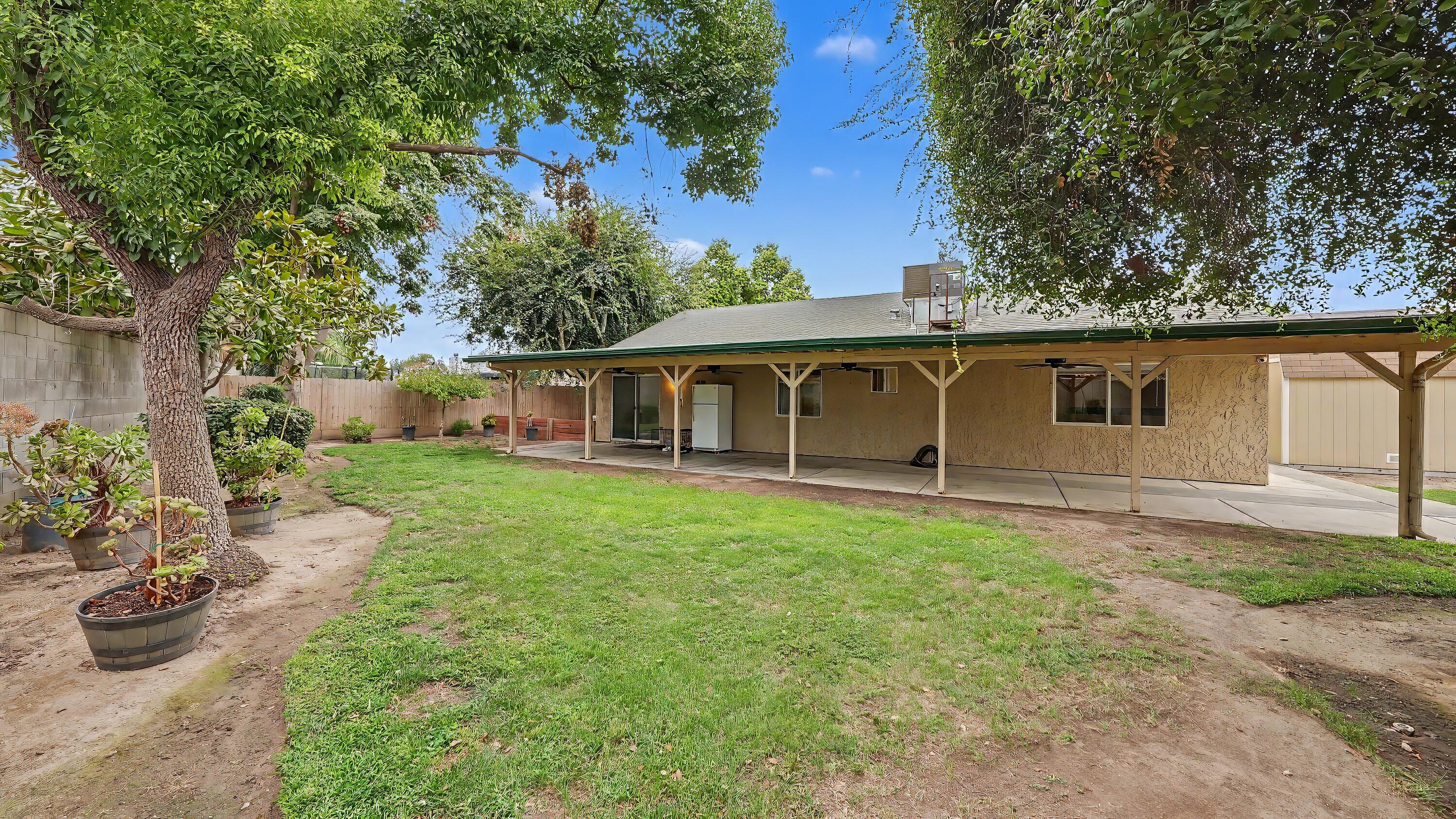 250 W Loyola Ave, Visalia, CA 93277