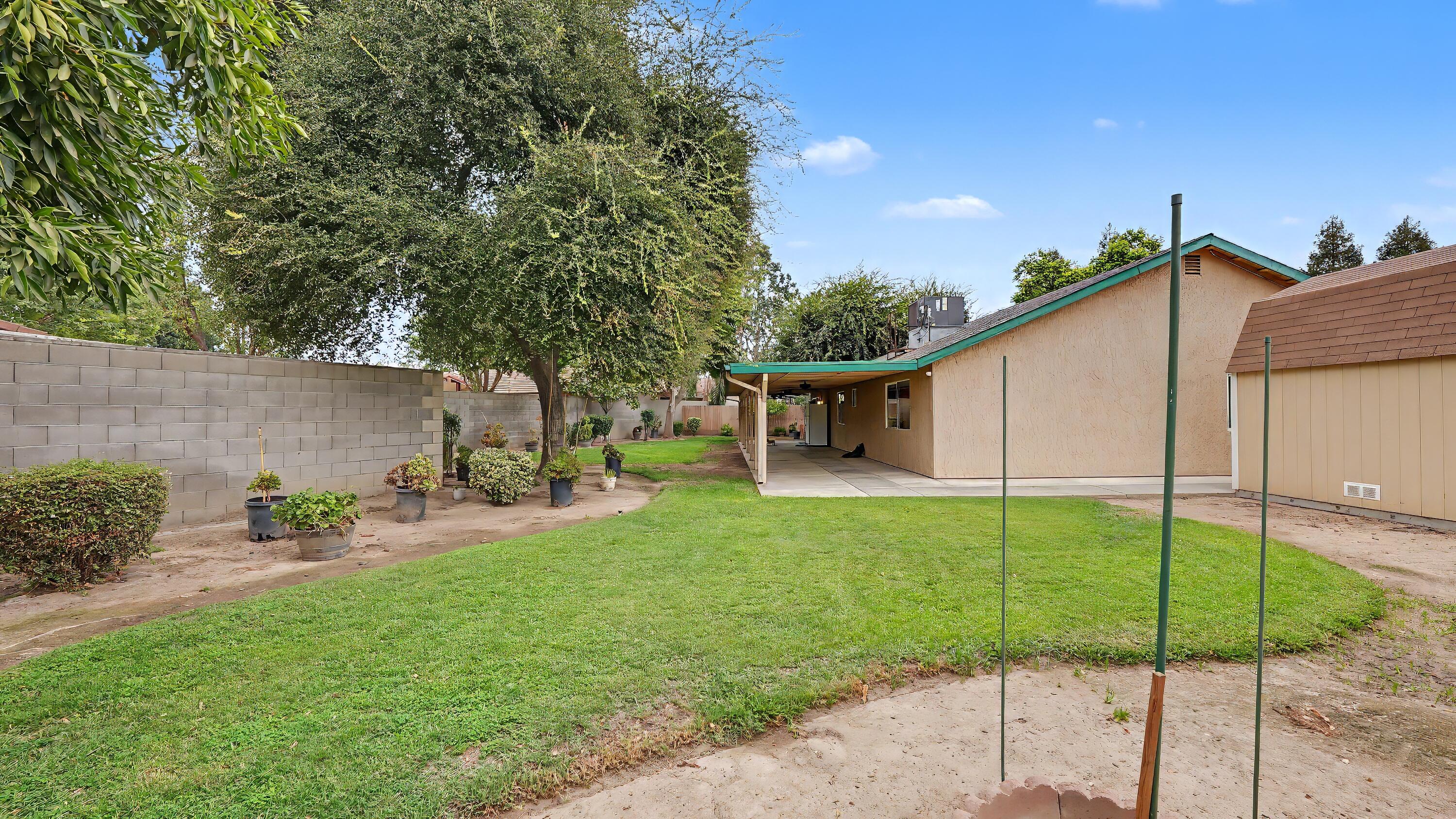 250 W Loyola Ave, Visalia, CA 93277