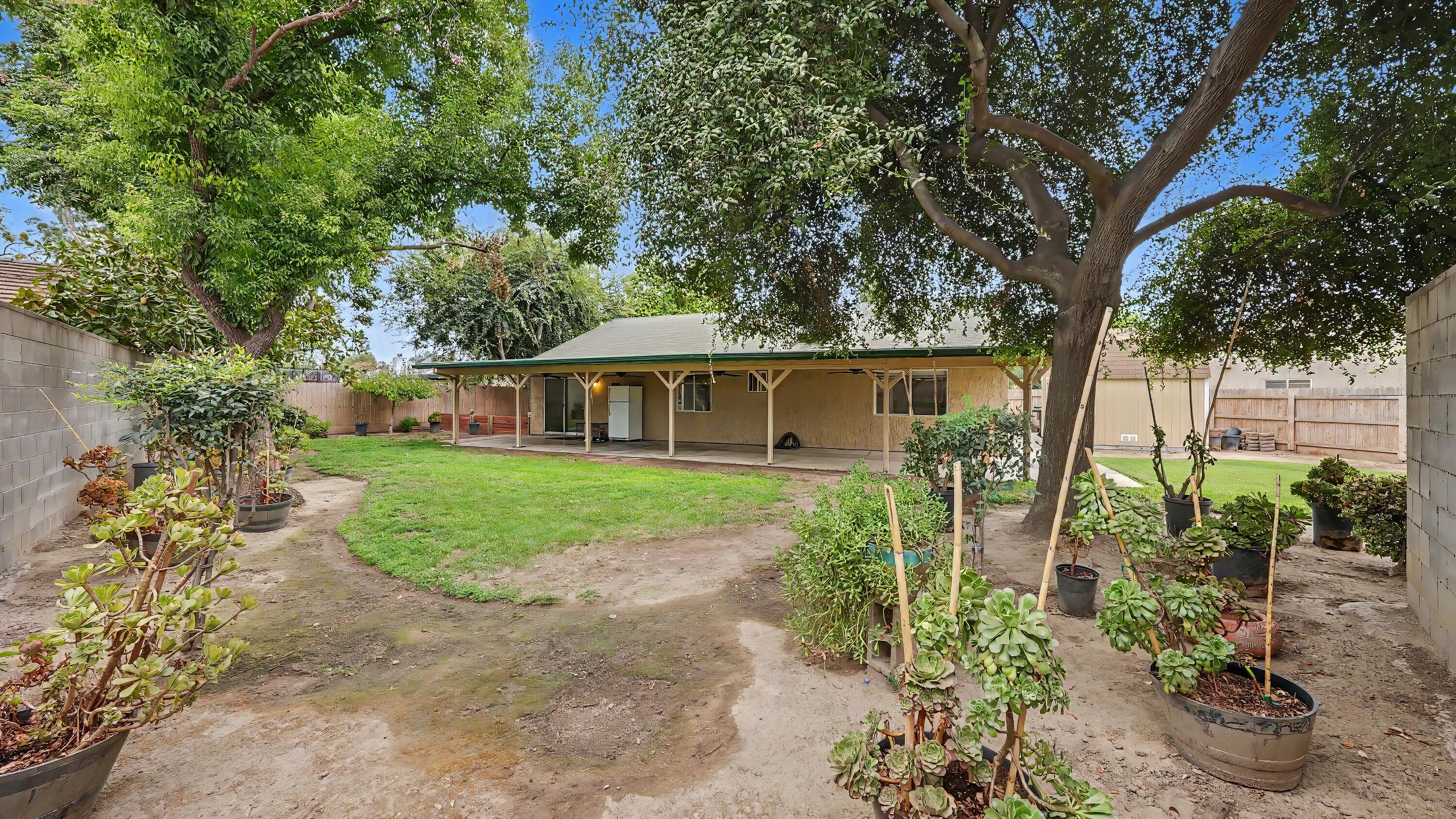 250 W Loyola Ave, Visalia, CA 93277