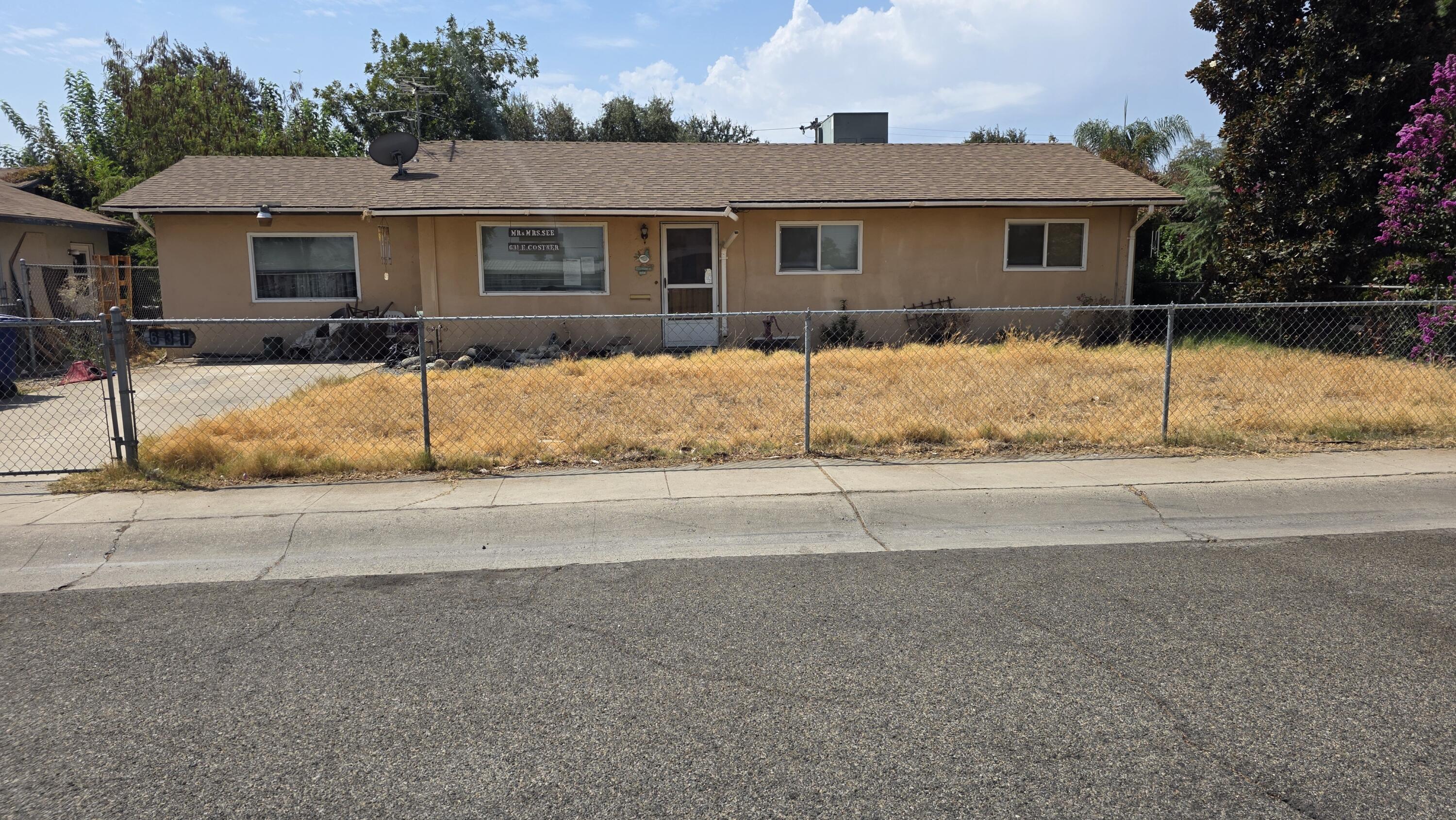 631 E Costner St, Farmersville, CA 93223
