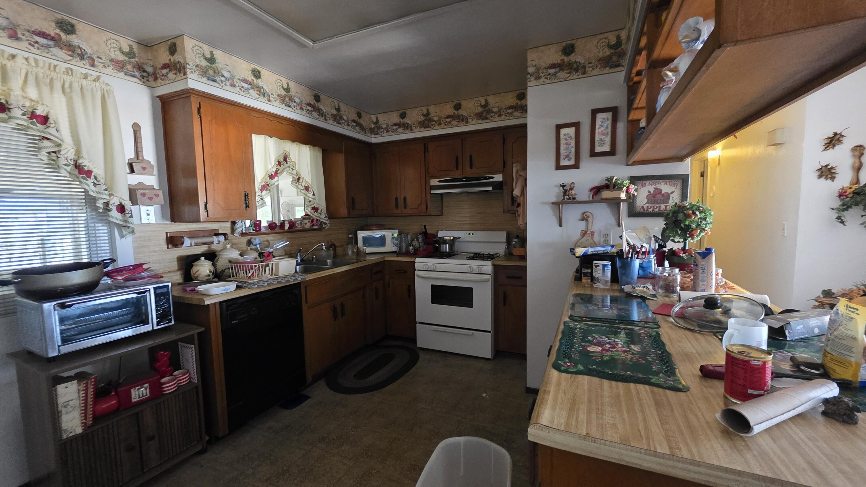 631 E Costner St, Farmersville, CA 93223