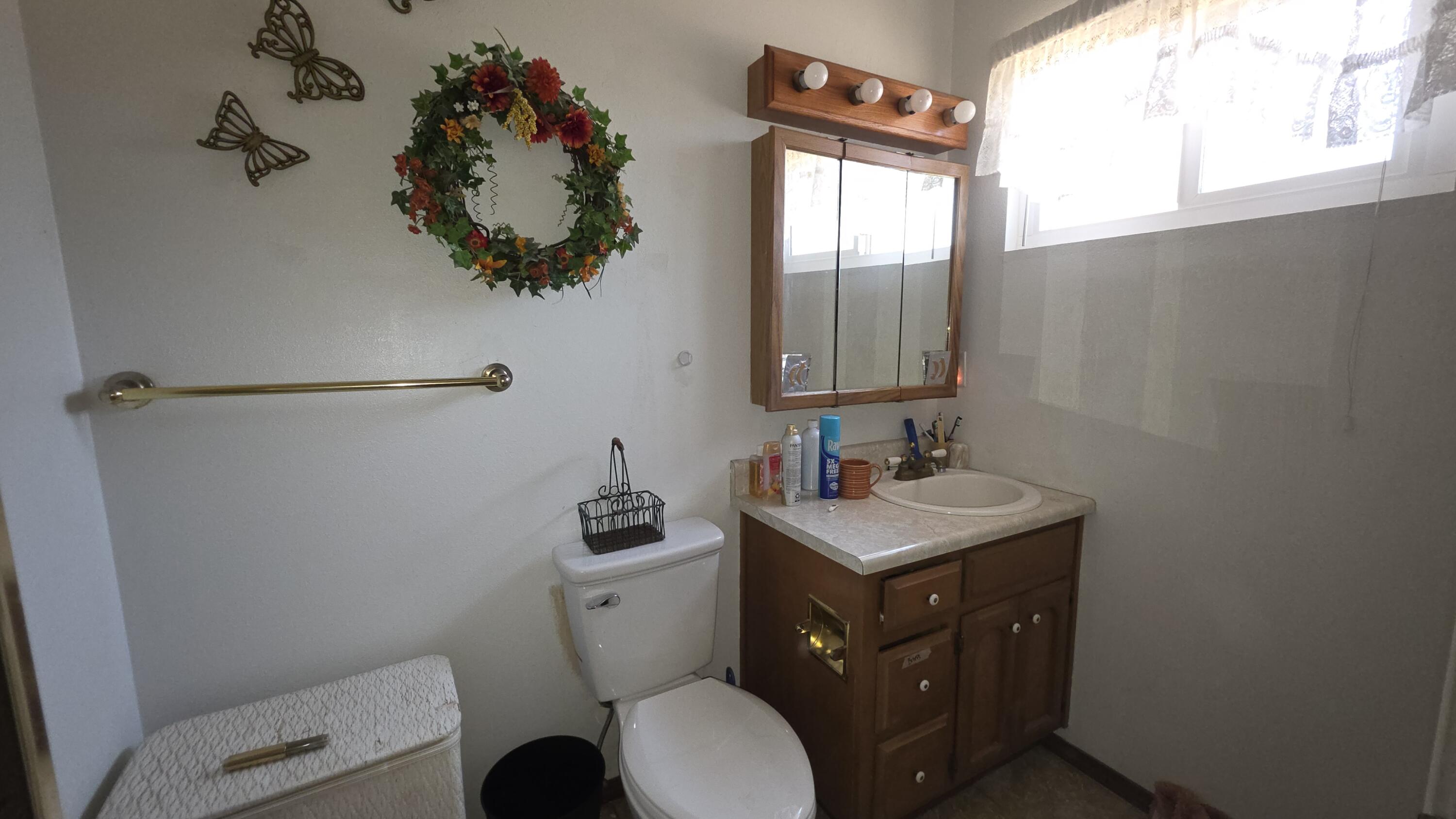631 E Costner St, Farmersville, CA 93223