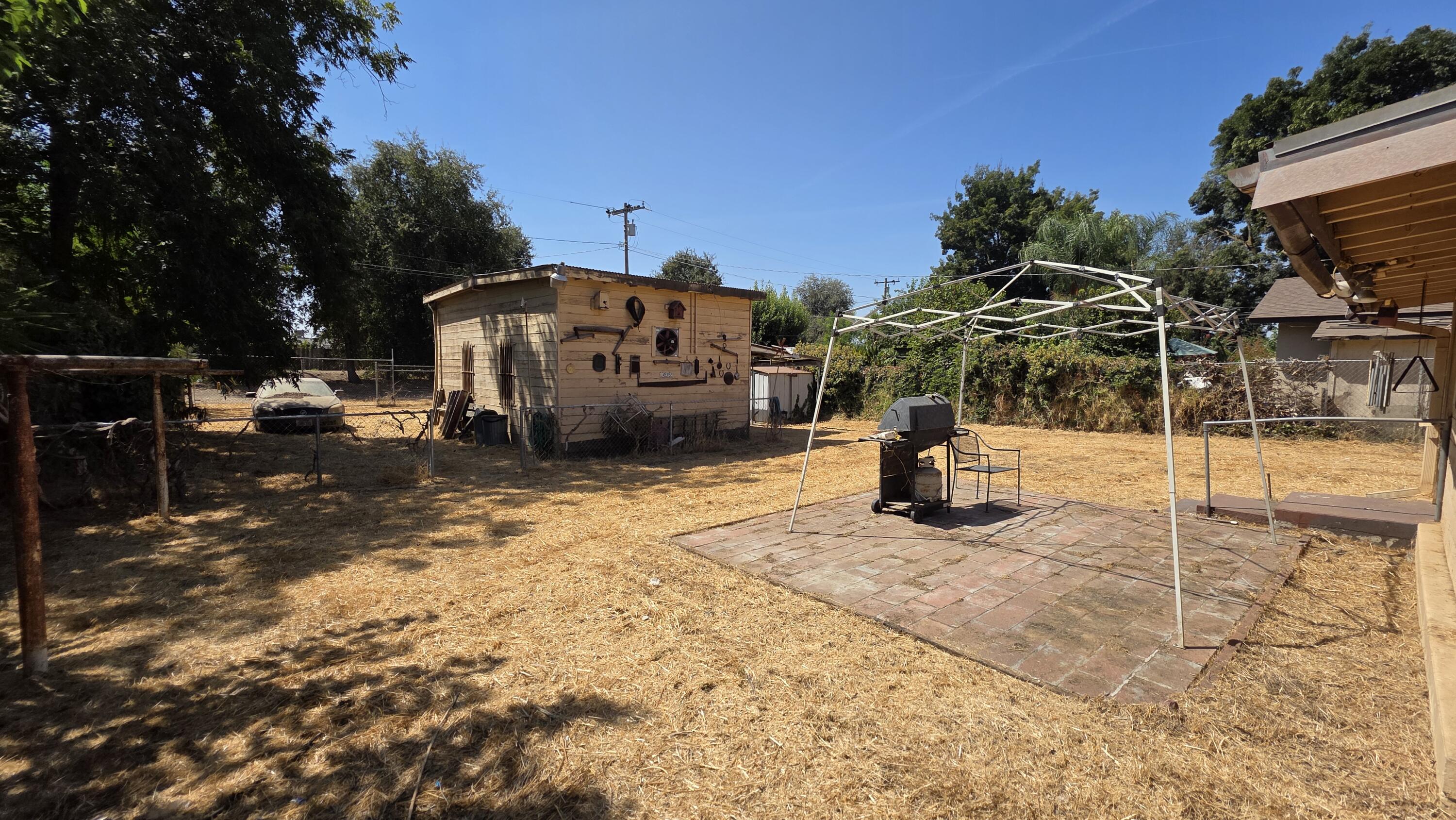 631 E Costner St, Farmersville, CA 93223